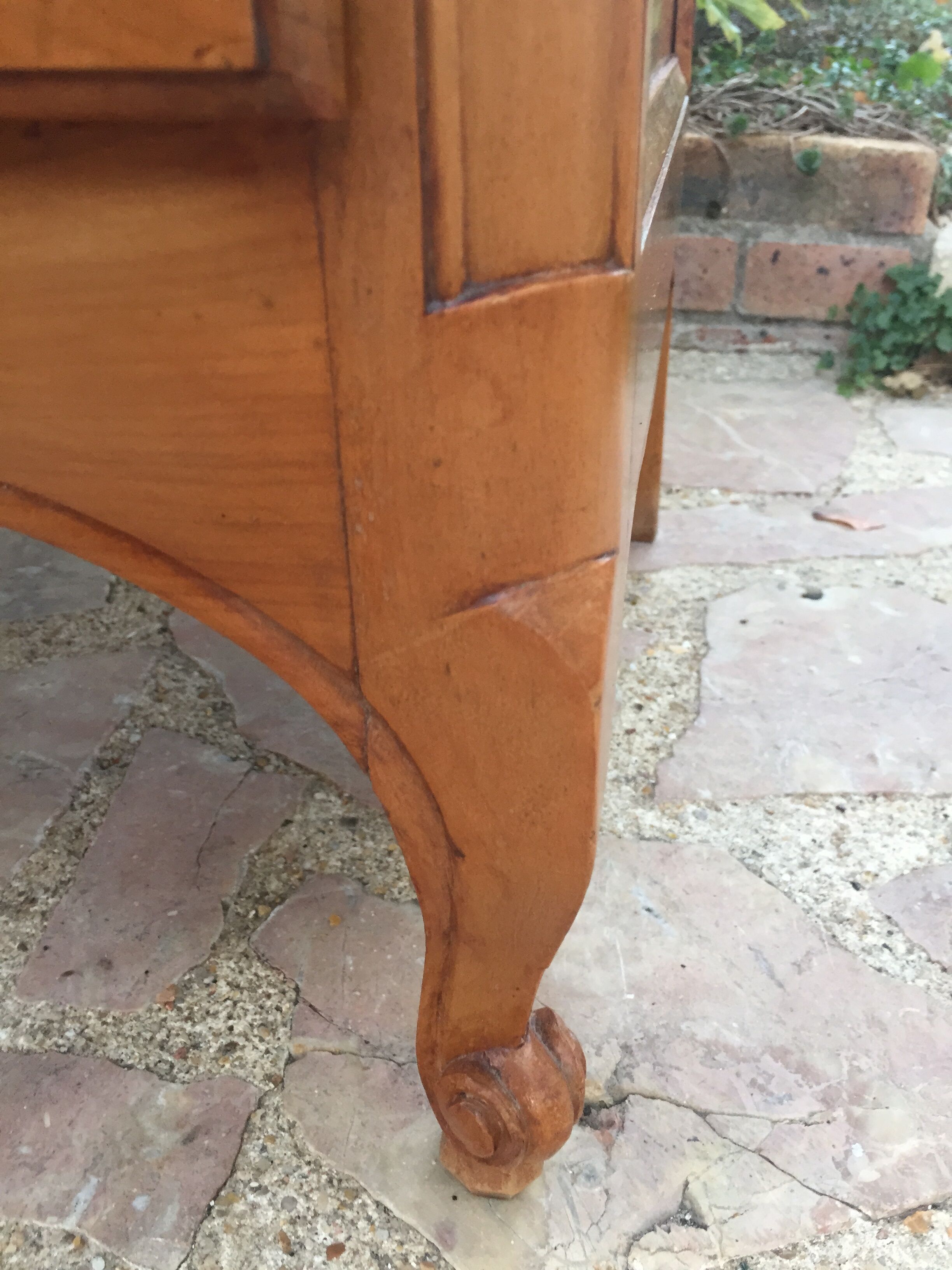 Commode arbalète