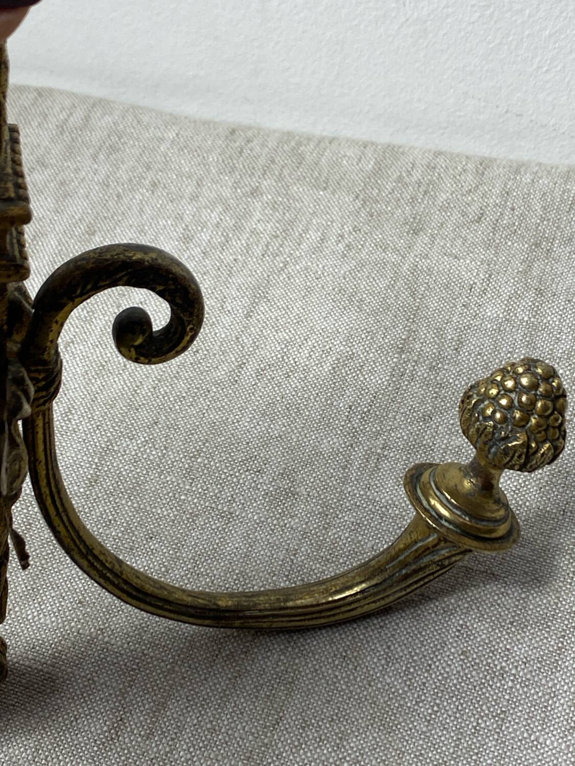 Patère en bronze, décor noeud