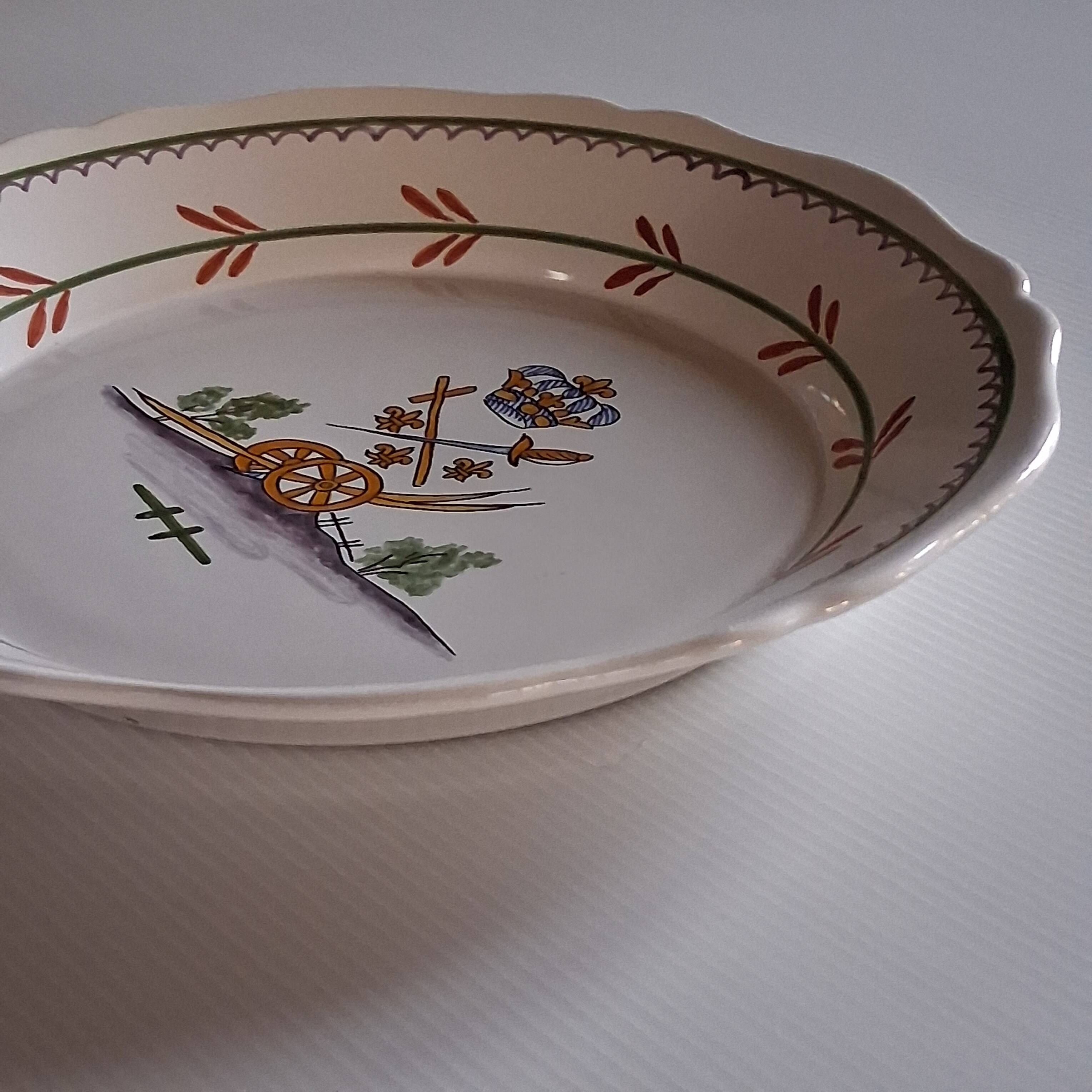 Slightly hollow dish with wavy edge in very good condition from Nevers.