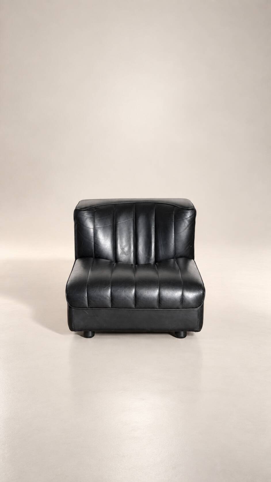 Modular black leather sofa '9000' by Tito Agnoli
