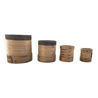 Set of 4 wooden measuring pots