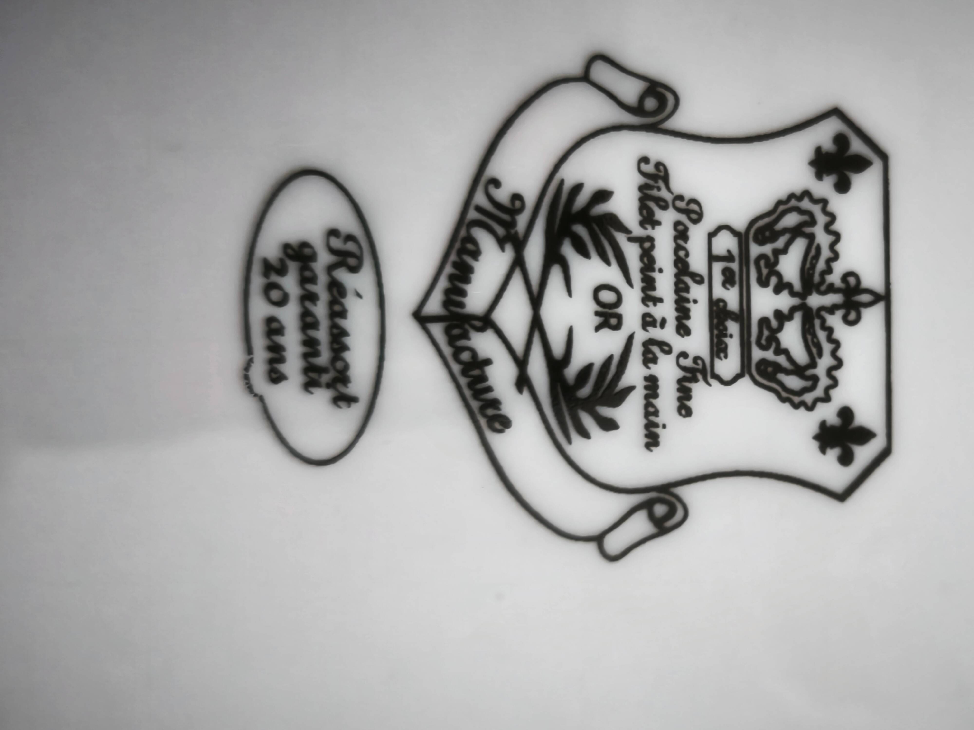 12 assiettes à dessert en porcelaine Manufacture double filet or