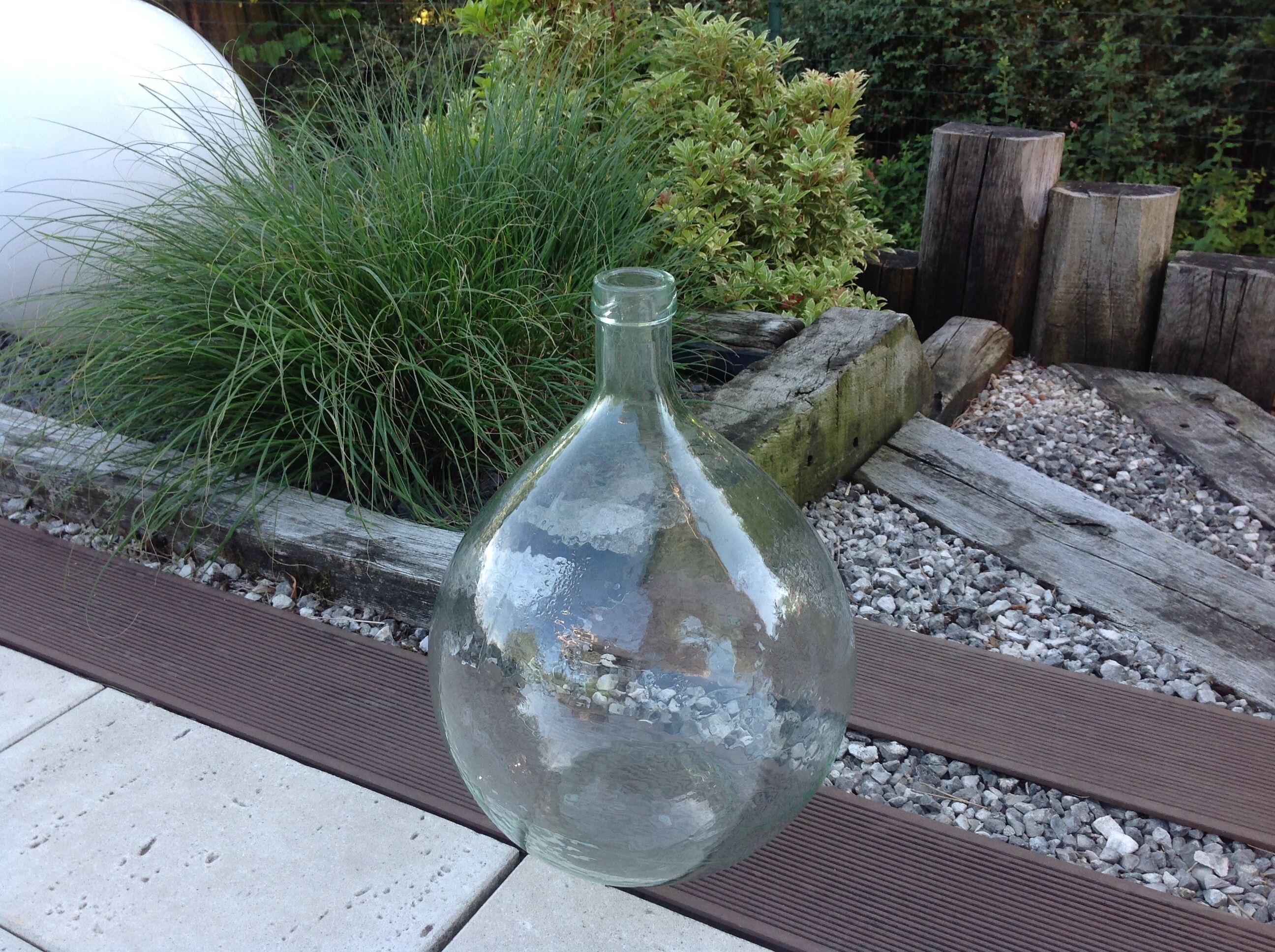 Lady jeanne in transparent glass