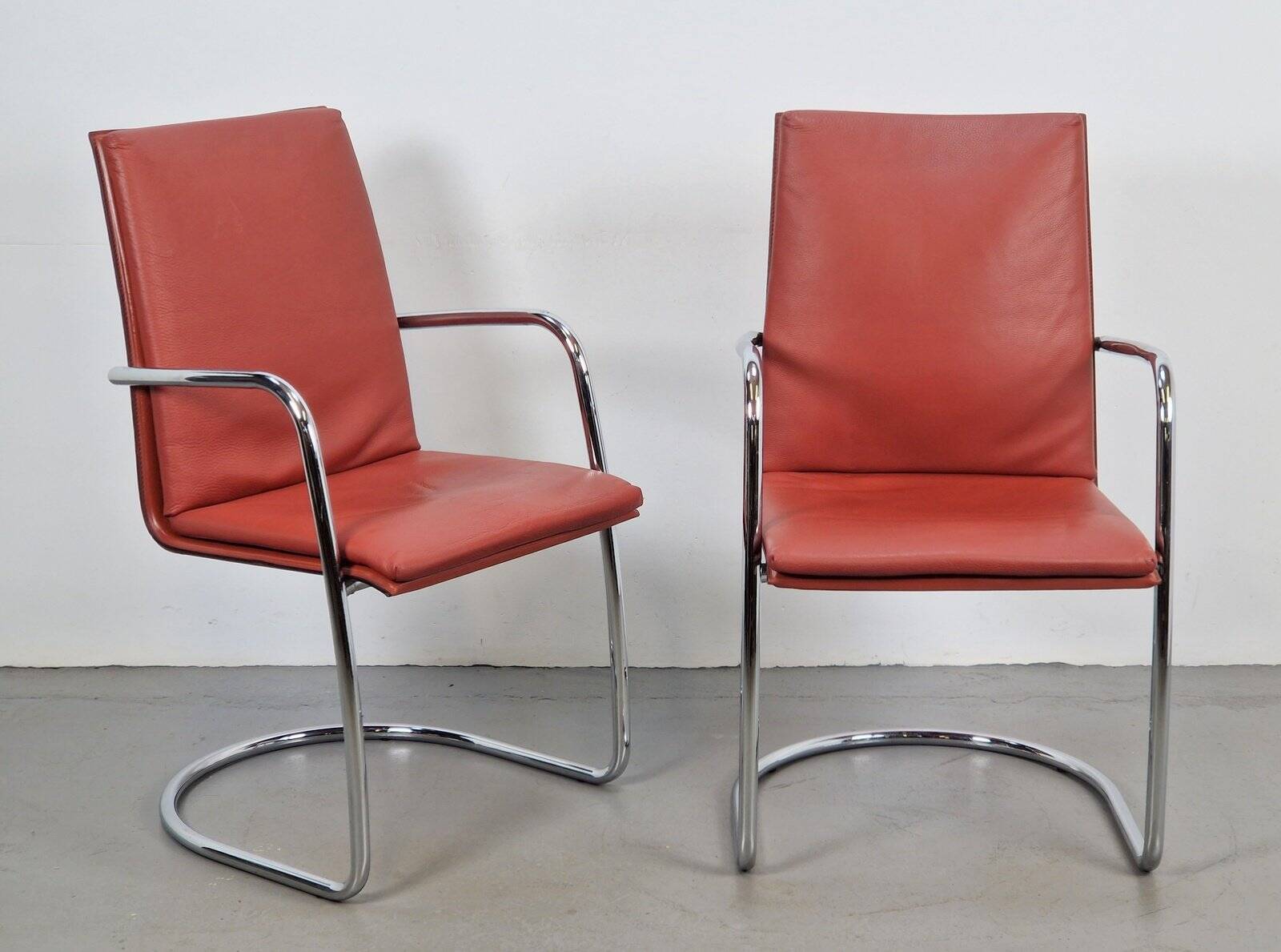 Chaises Mizar en cuir rouge par Mateo Grassi, Italie, années 1980, ensemble de 2