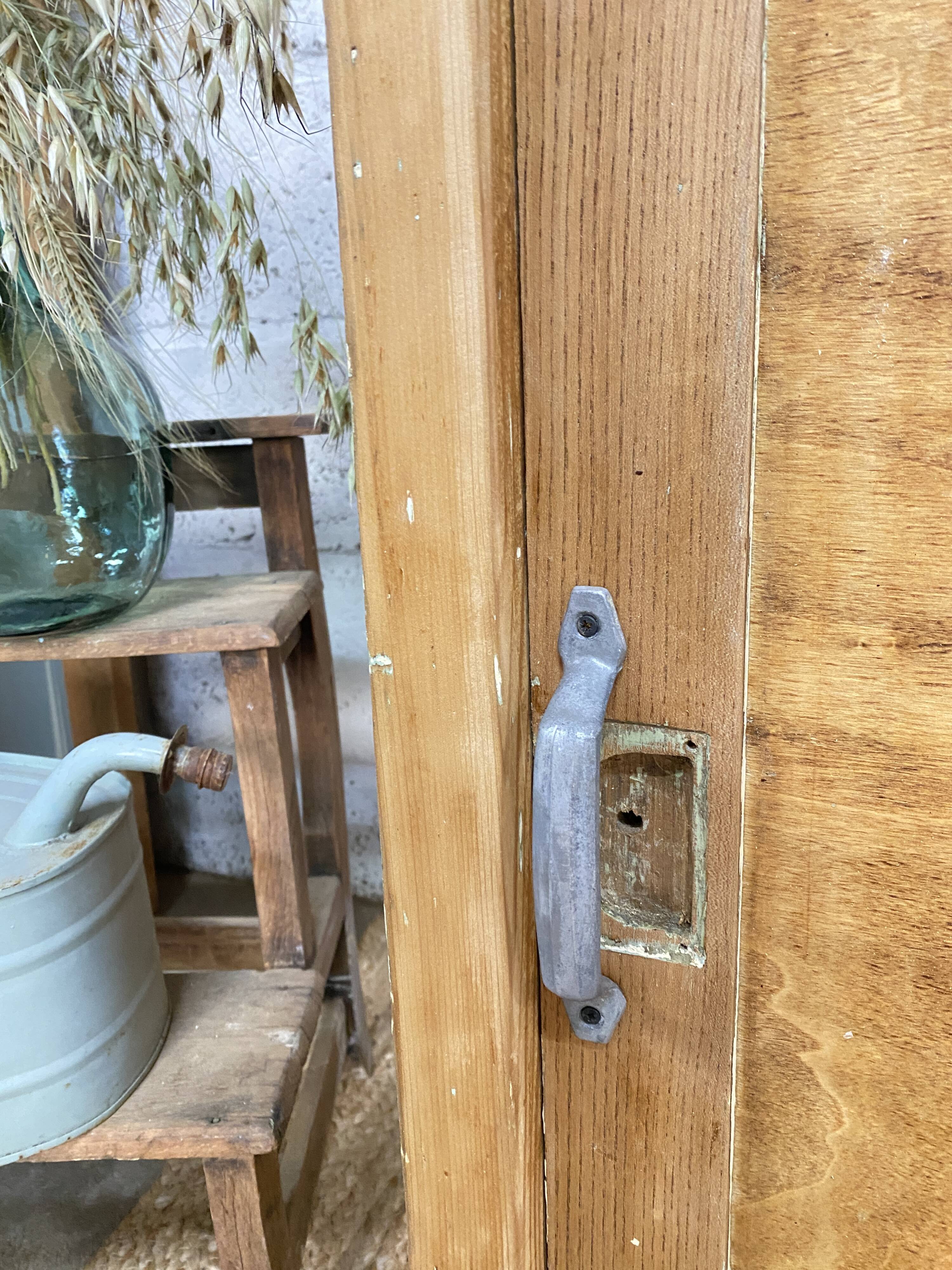 Buffet, meuble de métier à portes coulissantes