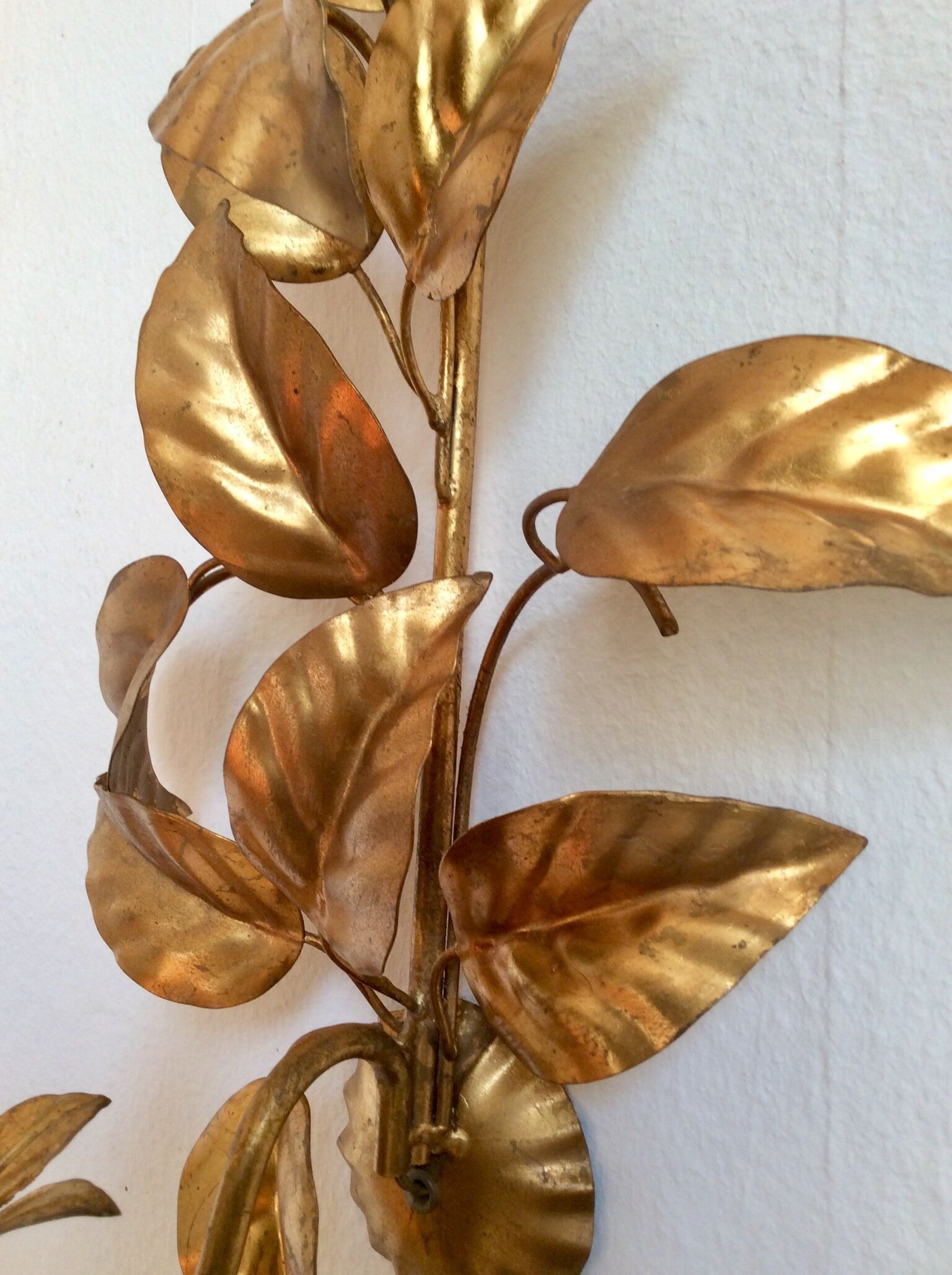 Apply gold metal sheets, Hans Kolg