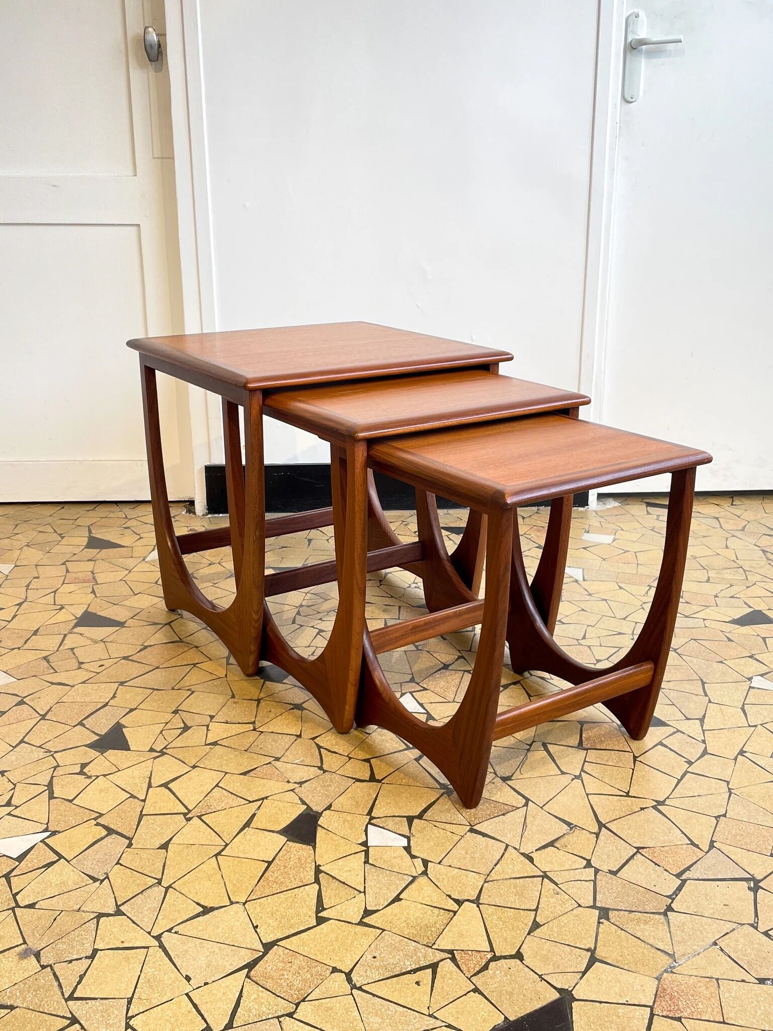Teak trundle coffee table