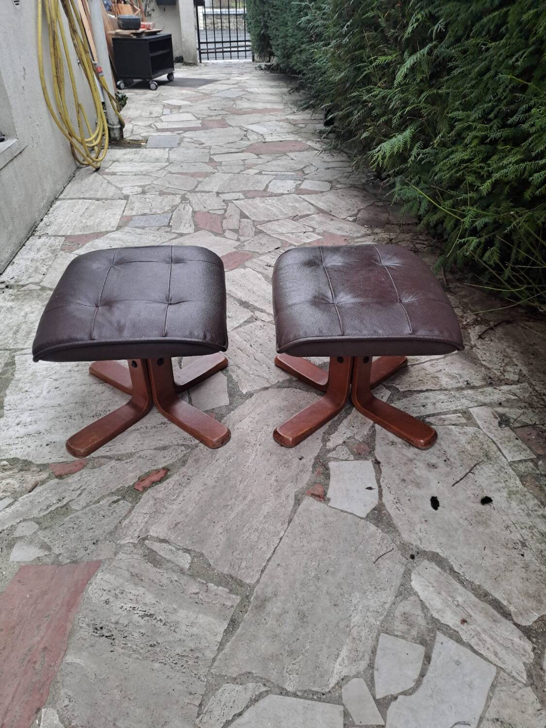 Set of 80s footrests in wooden skai