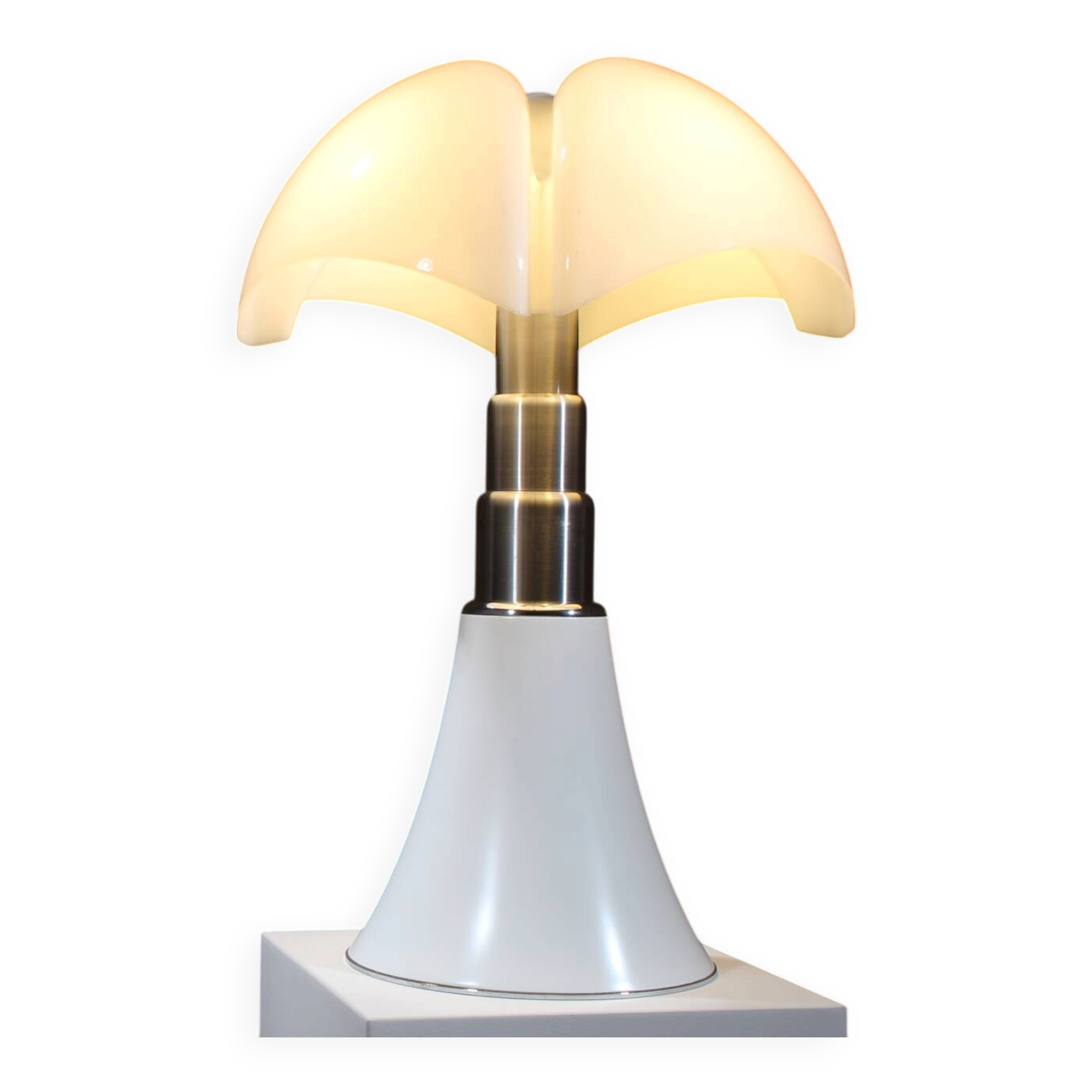 Lampe 'Pipistrello 620' par Gae Aulenti pour Martinelli Luce, Italie