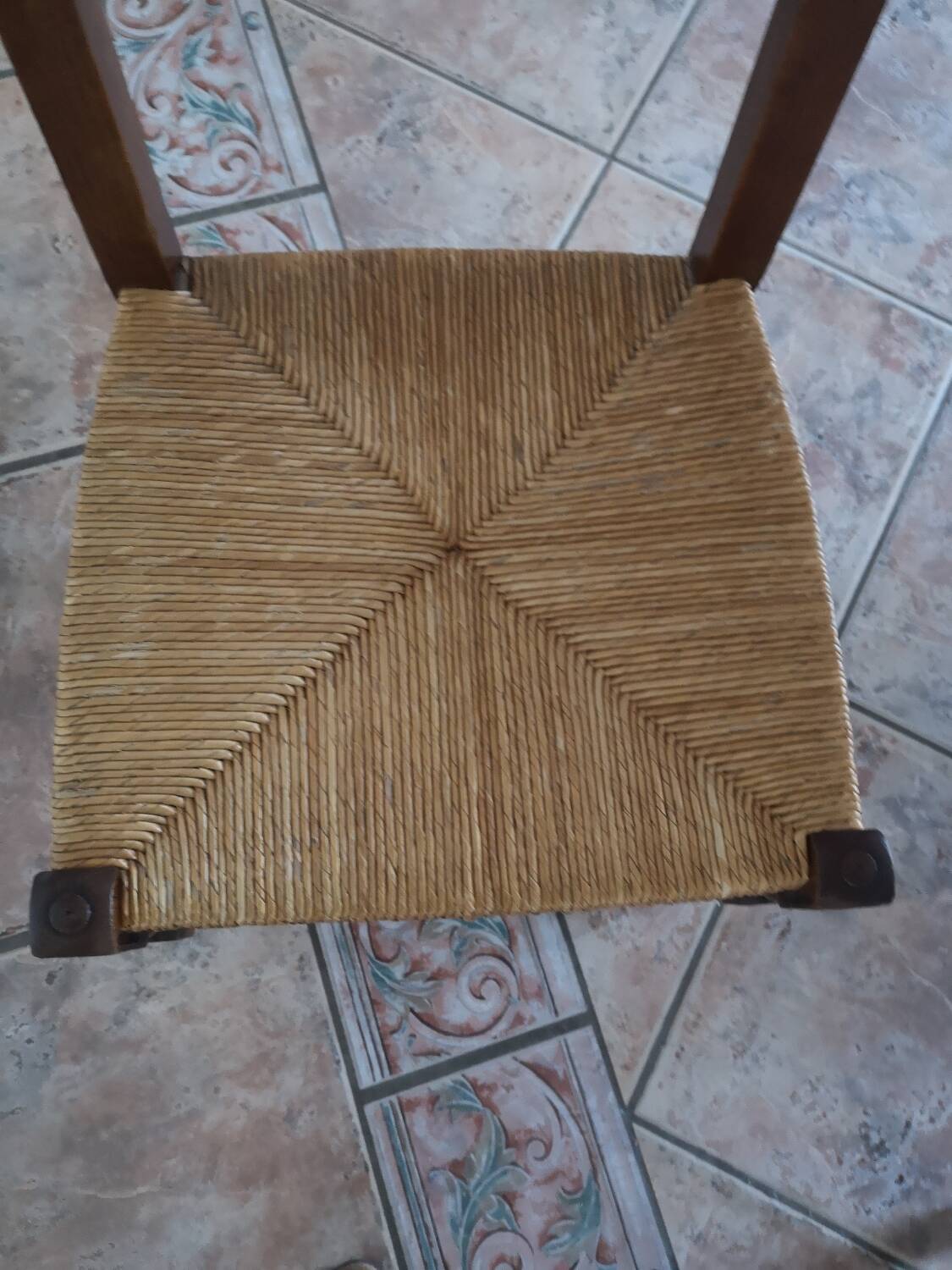 Set of 5 straw chairs