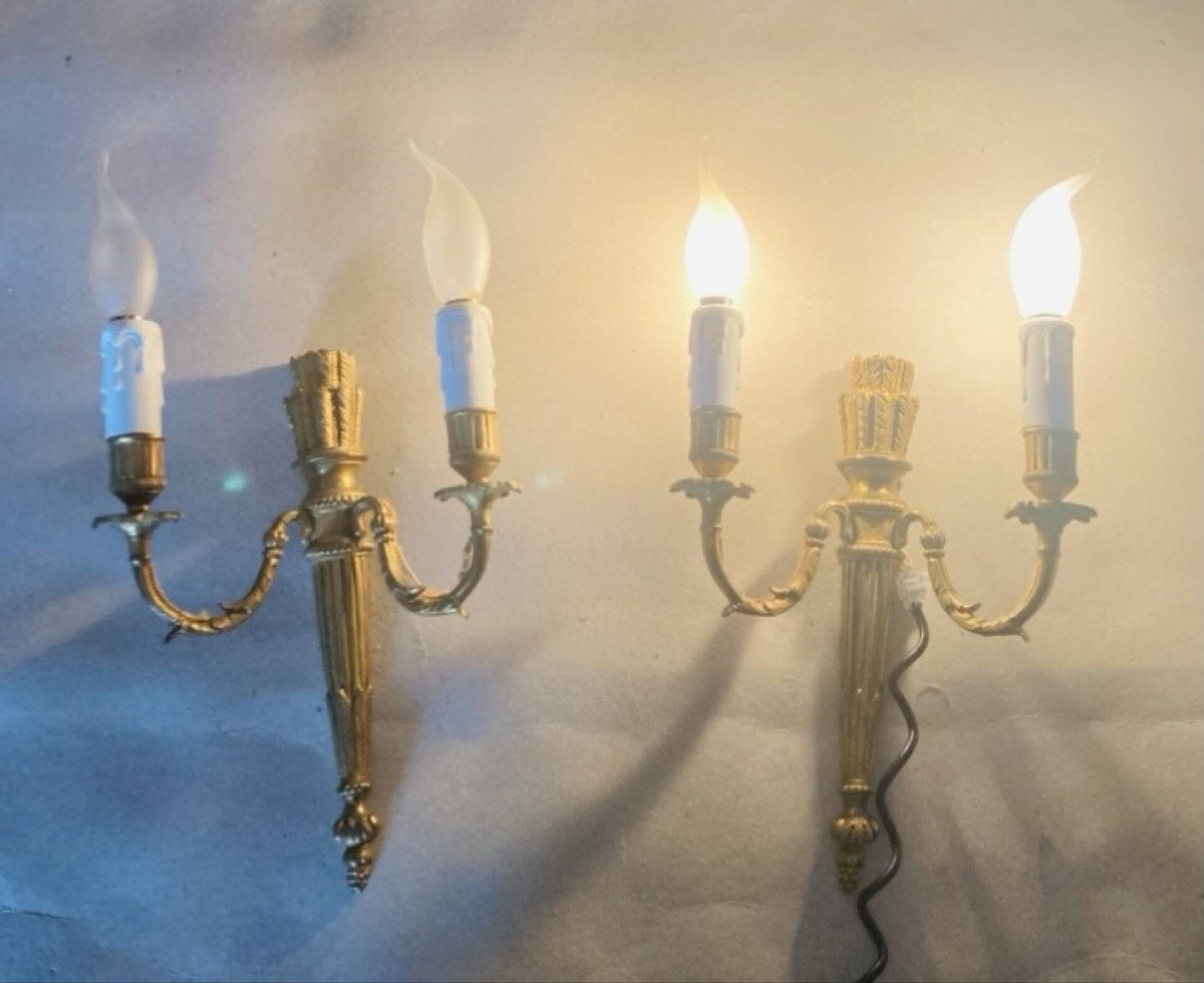 Louis XVI bronze wall sconces from the 19th century with quiver decorations.