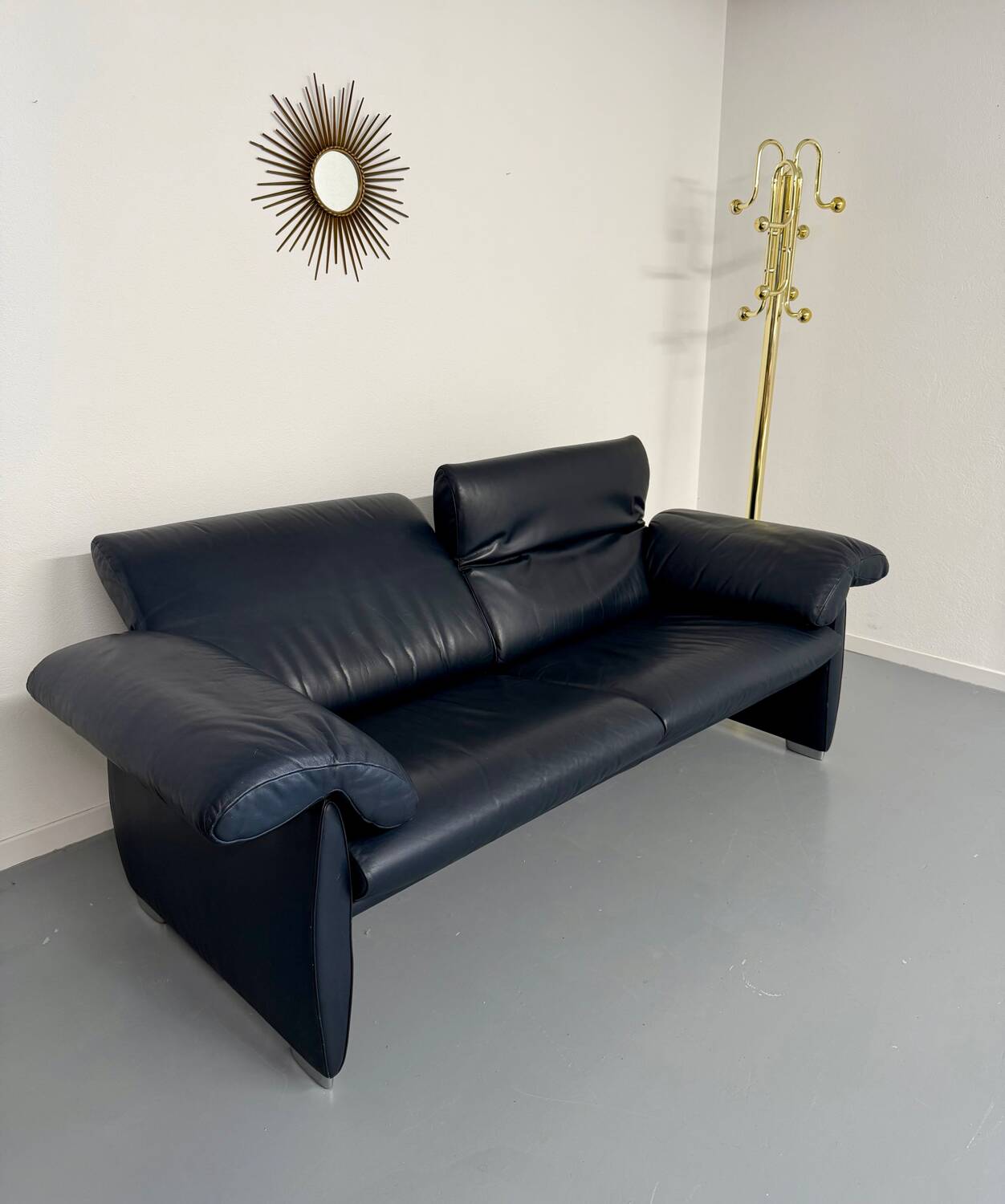 3-seater navy blue leather sofa, design by De Sede DS10, vintage 90s.