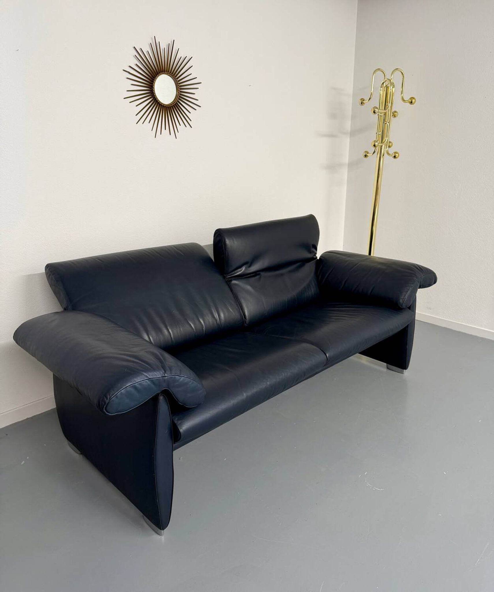 3-seater navy blue leather sofa, design by De Sede DS10, vintage 90s.