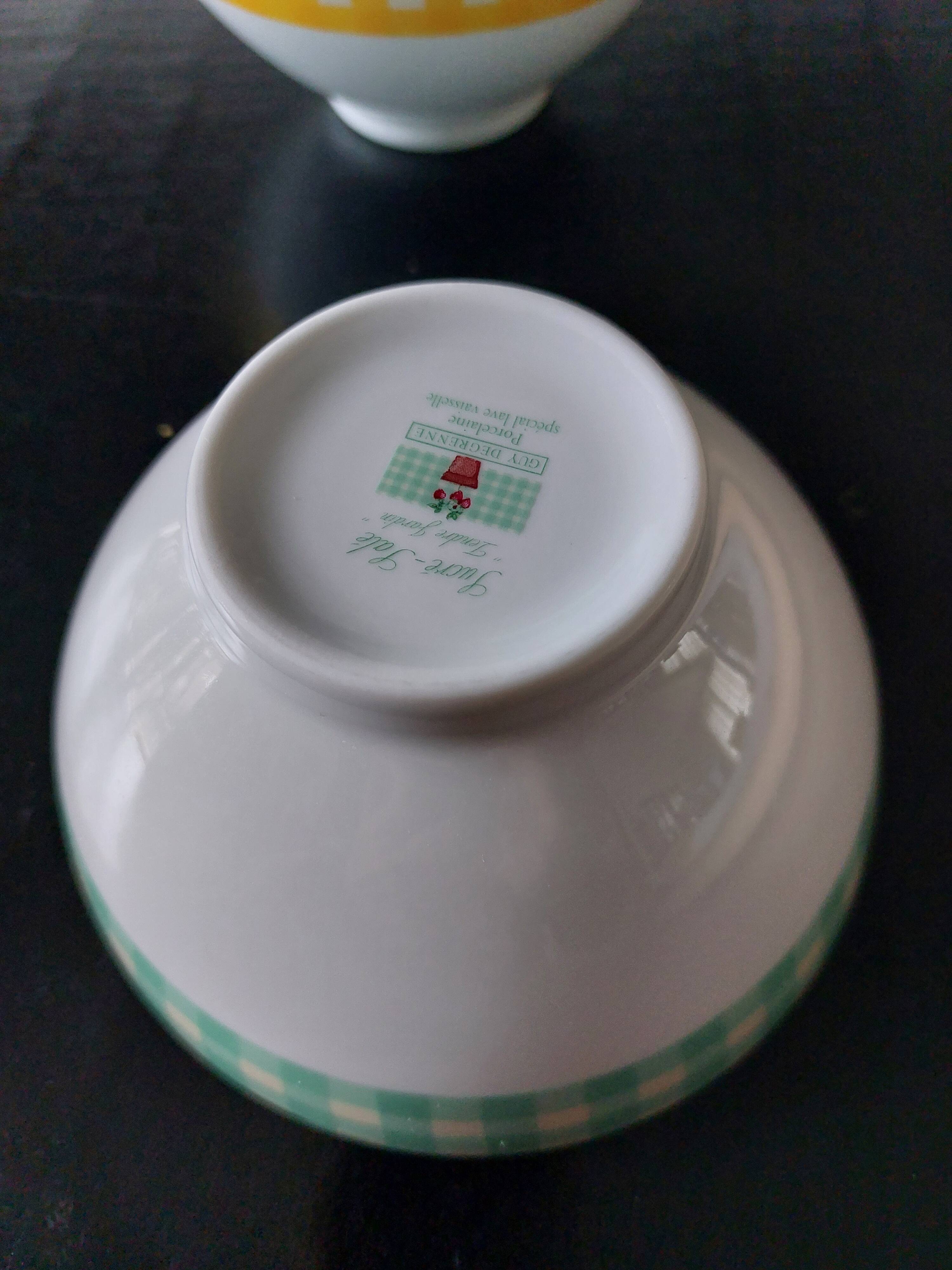 Set of four gingham pattern bowls