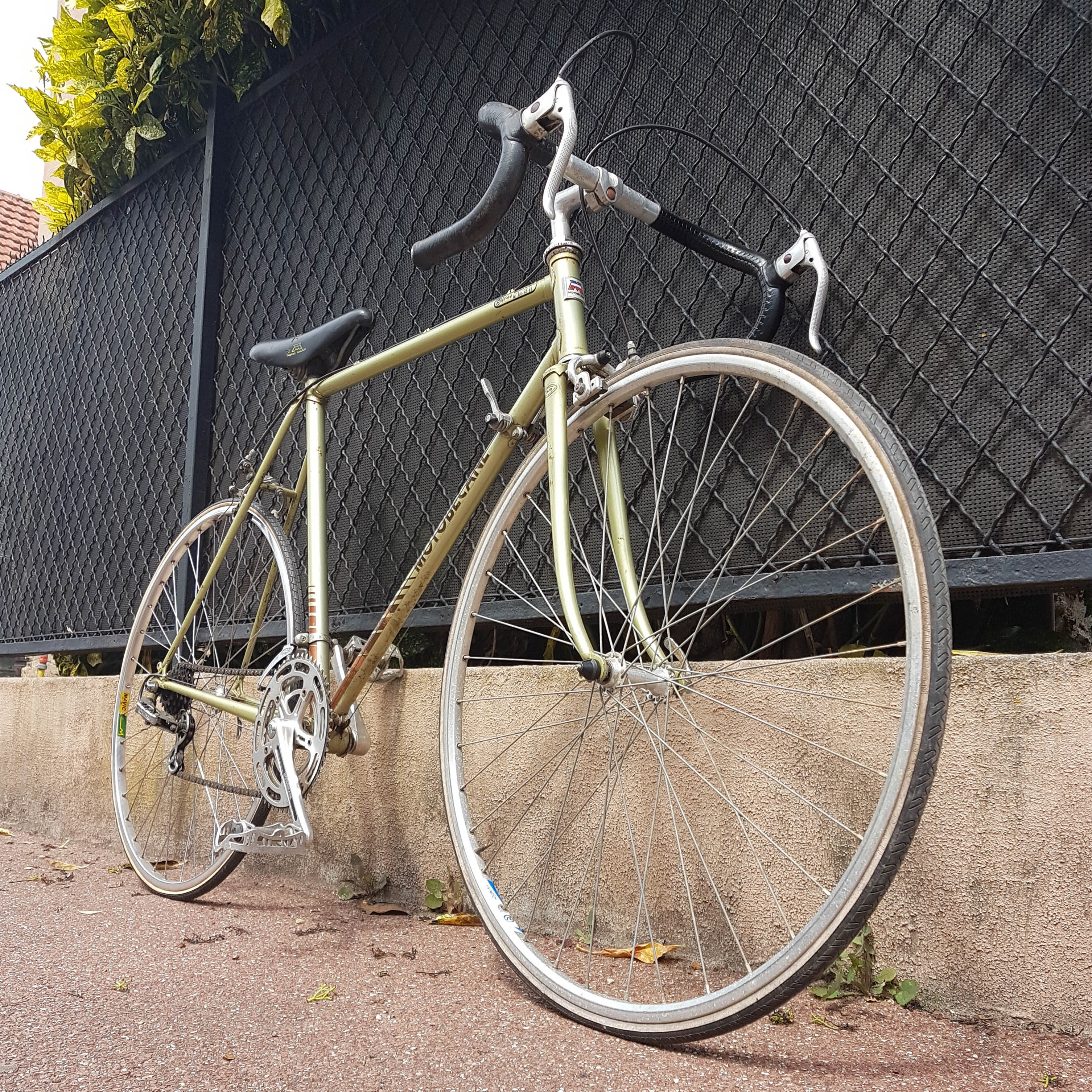 Vélo de course vintage Motobecane vert