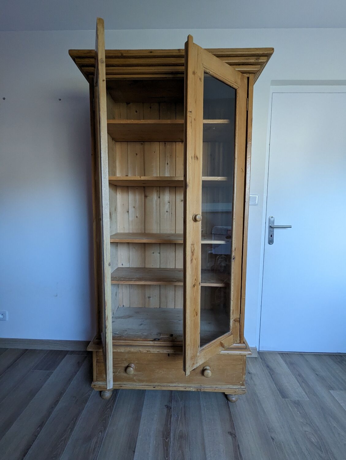Glass cabinet