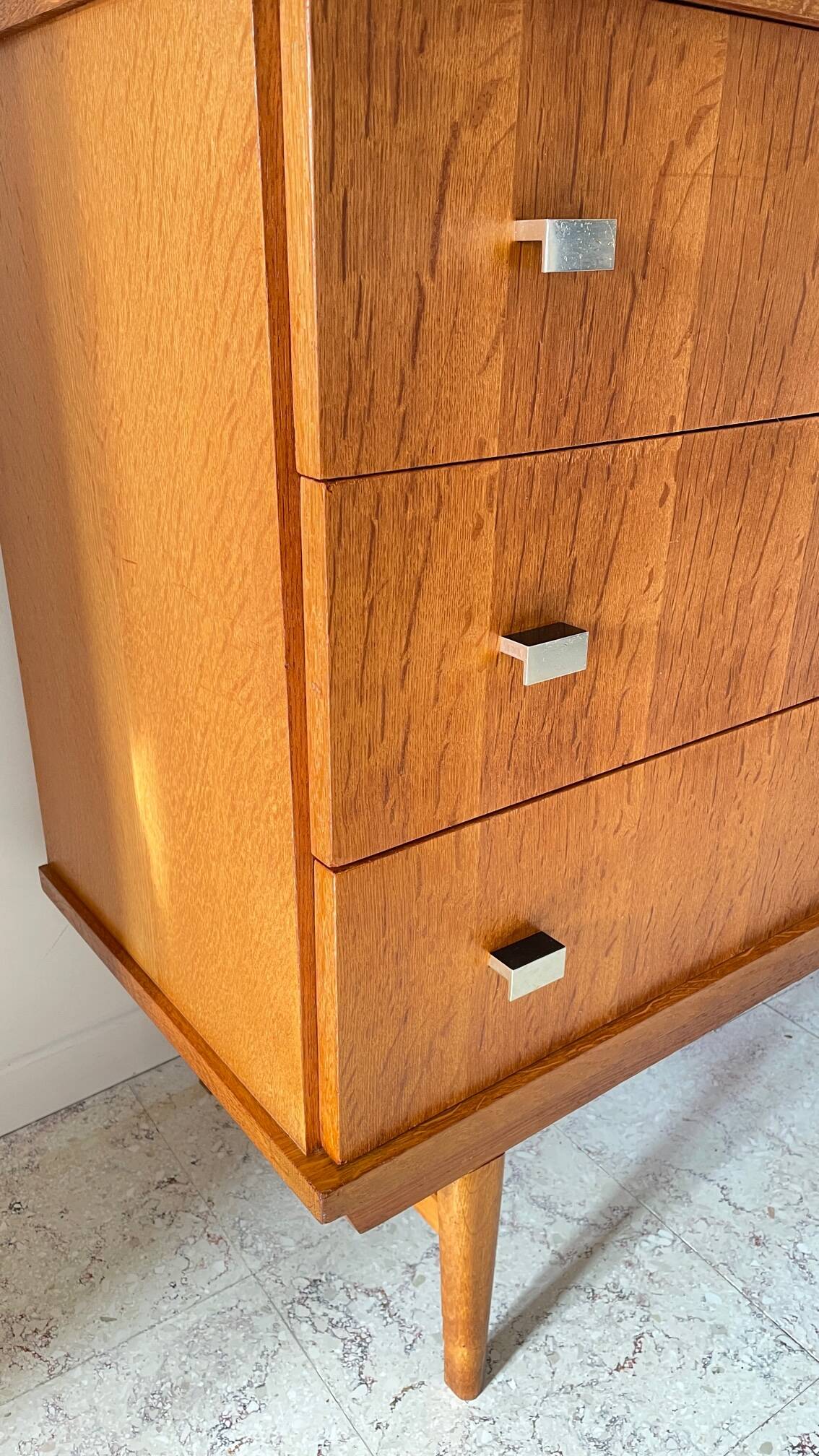 Vintage design geometric chest