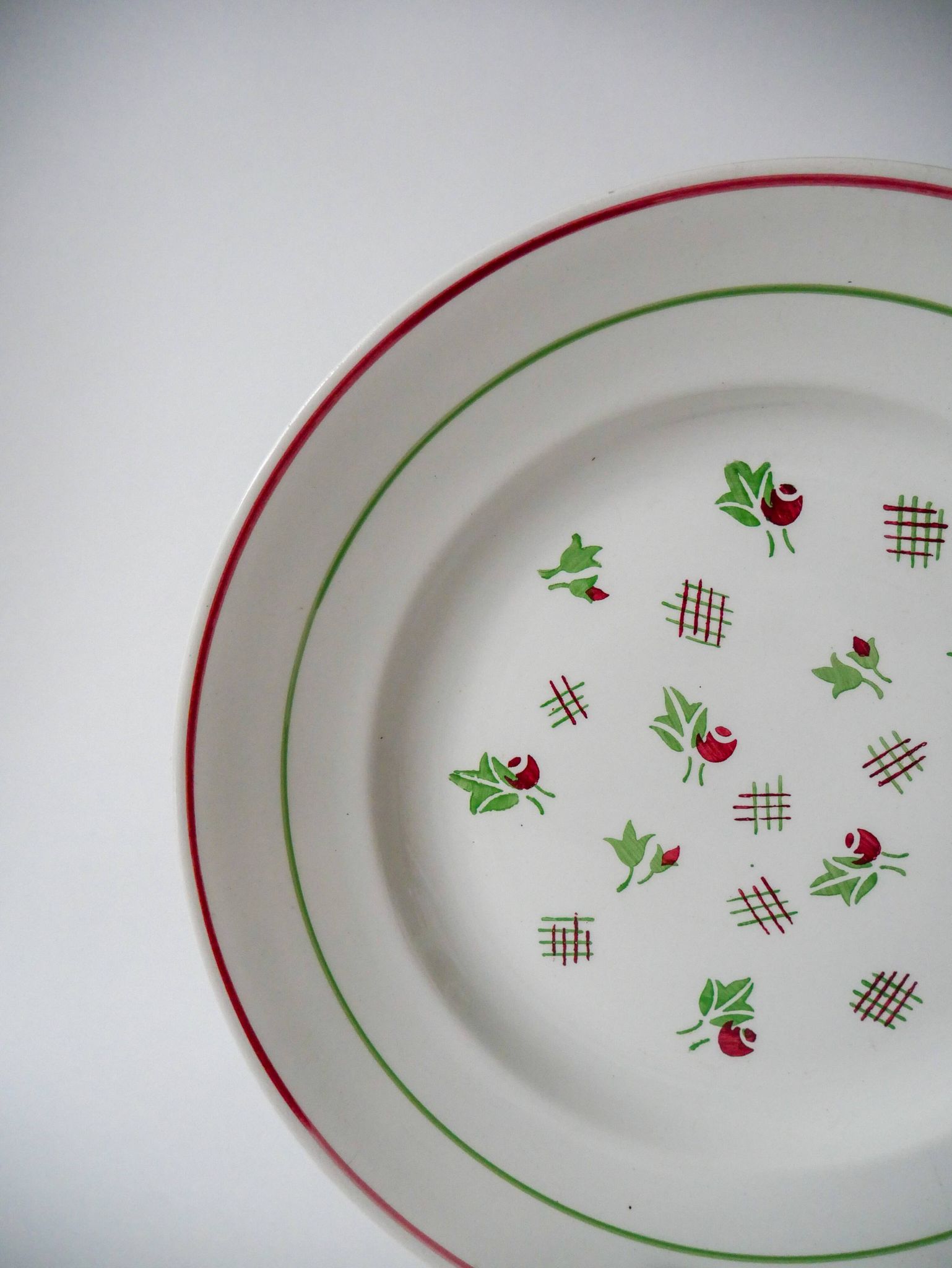 Plat rond digoin sarreguemines rose et vert 1940