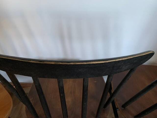 Set of 4 Fanett style chairs