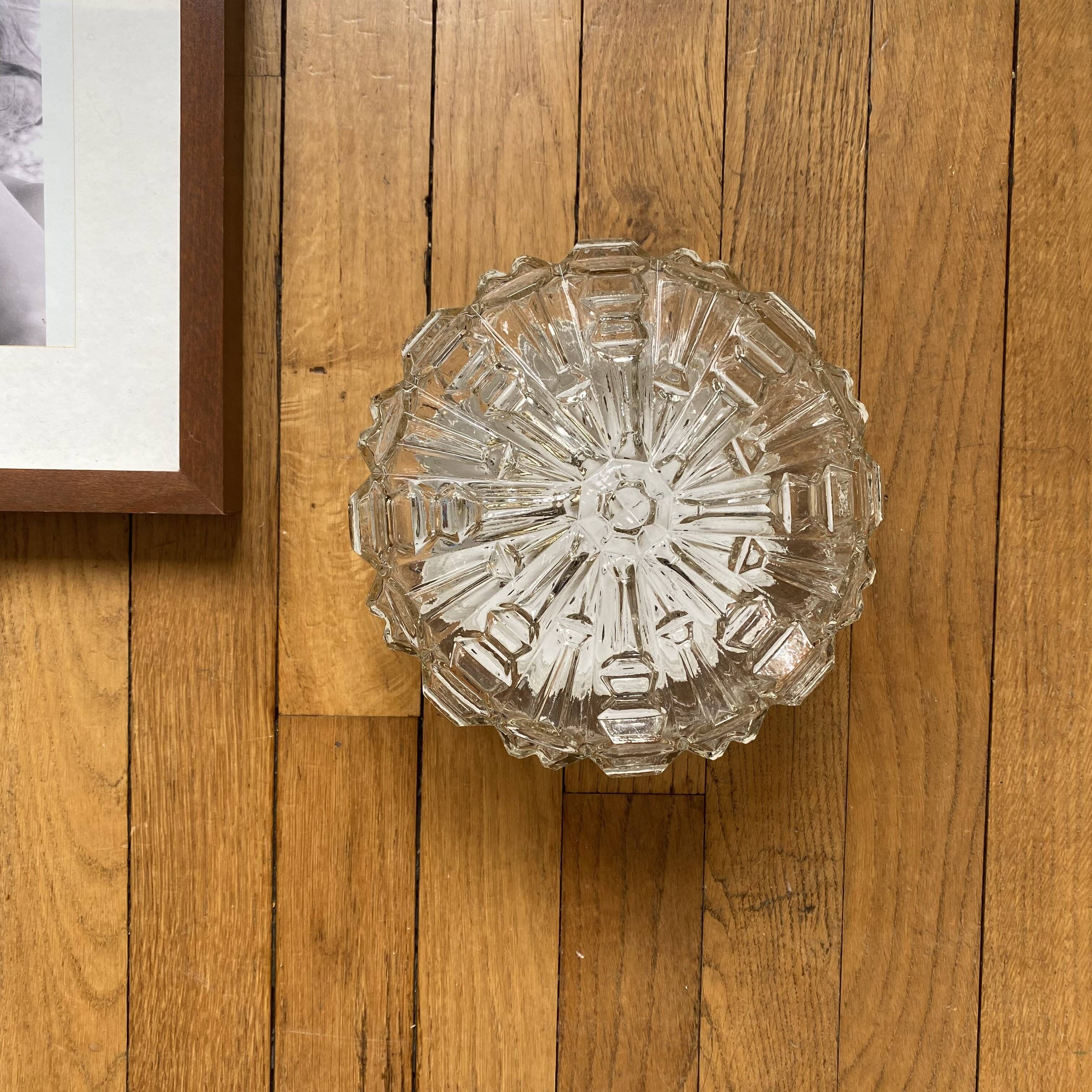 Wall lamp or ceiling light with minimalist porthole glass.