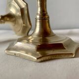 Paire d'anciens bougeoirs en laiton