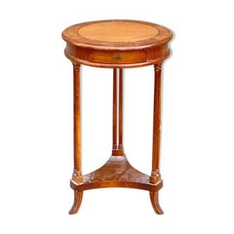 Tripod pedestal table