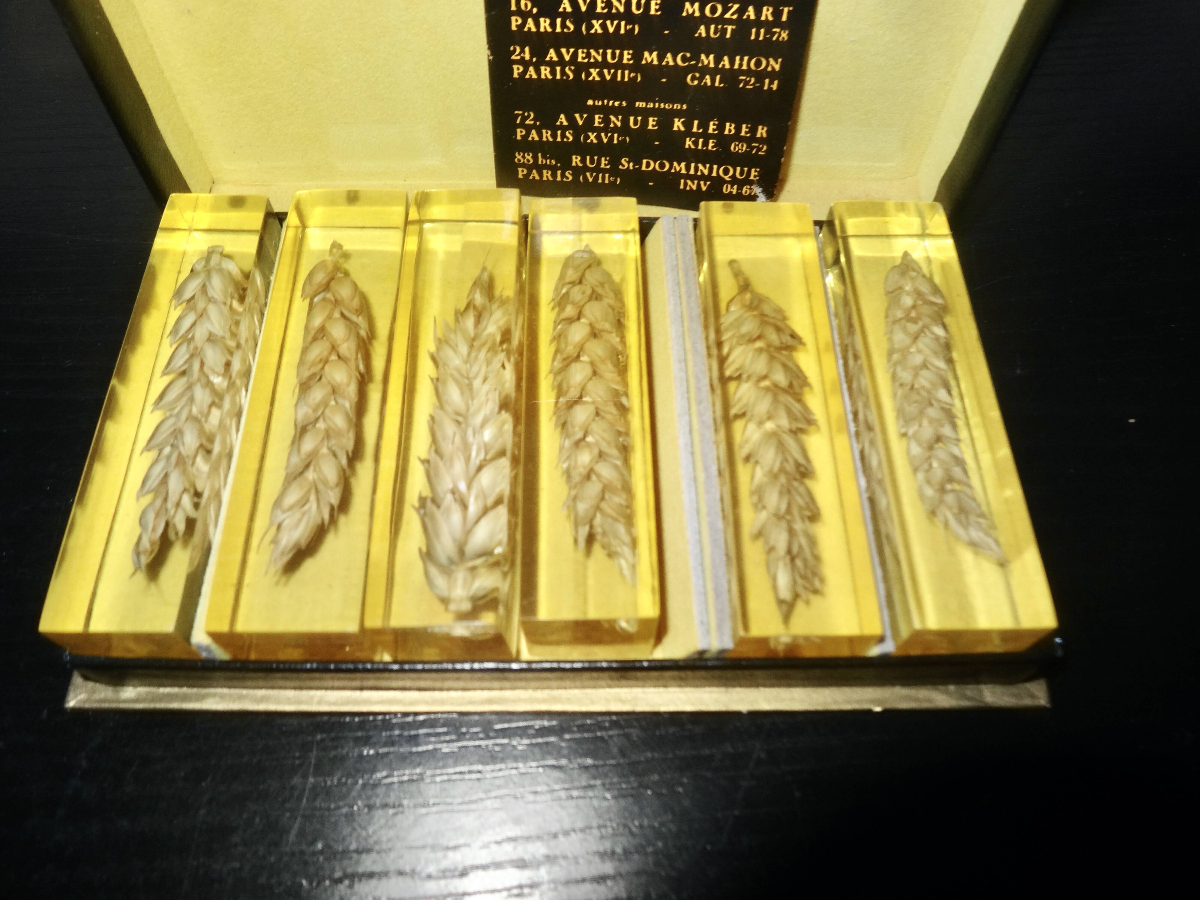 Knife holder inclusions