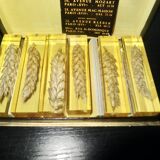 Knife holder inclusions