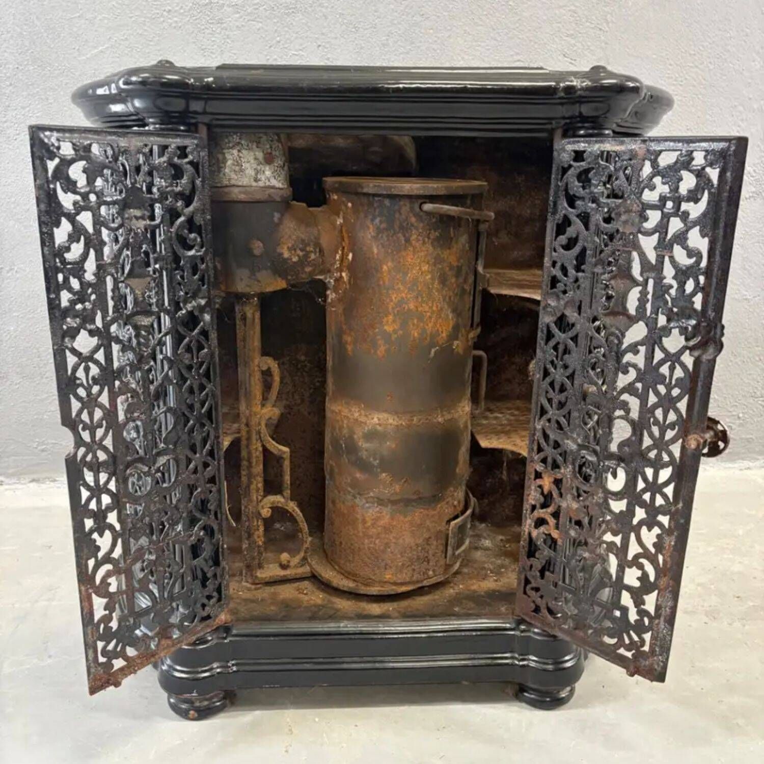 Antique decorative fireplace insert ornate cast iron black 1900s French style
