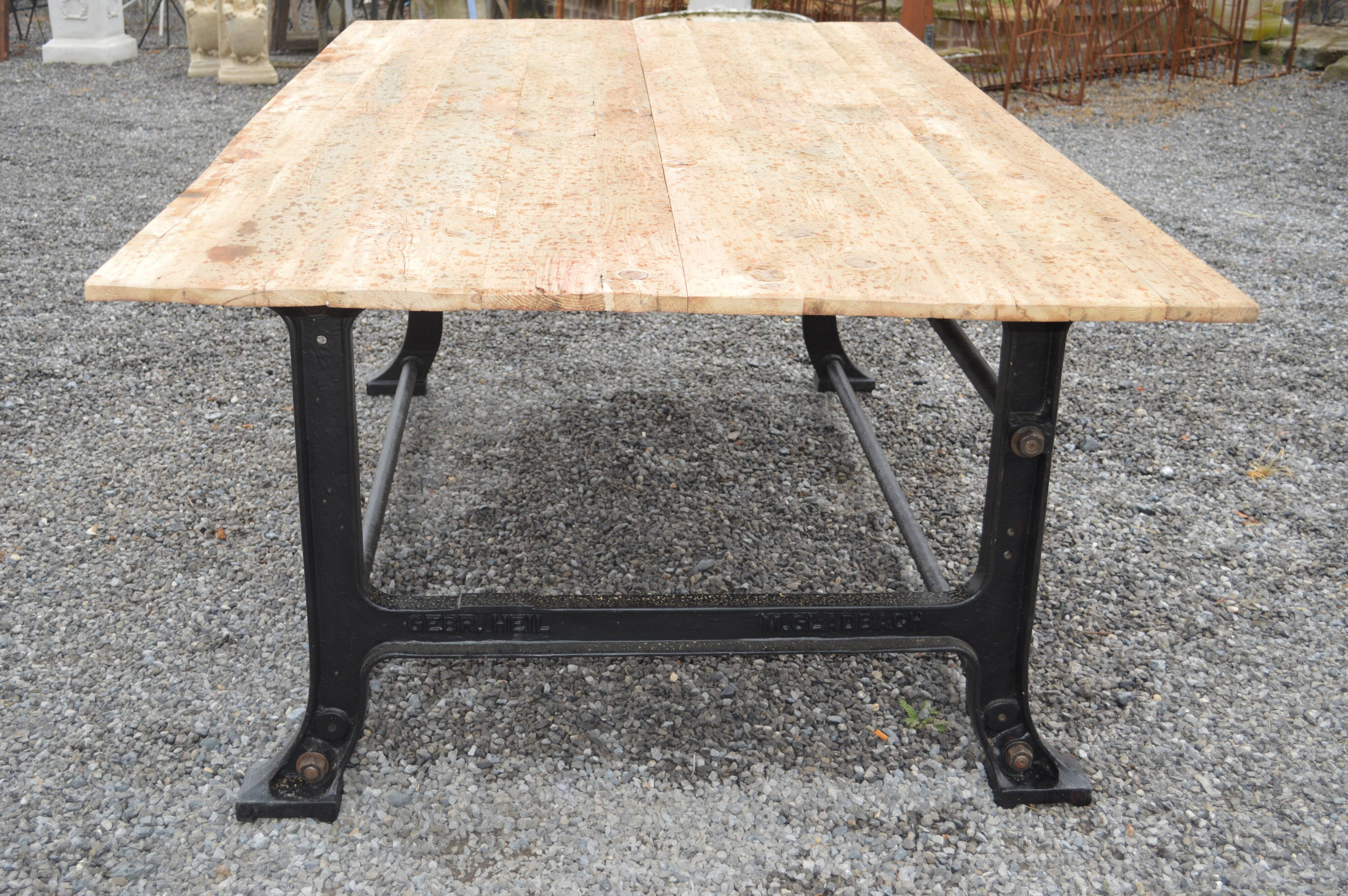 Industrial table cast iron and wooden tray