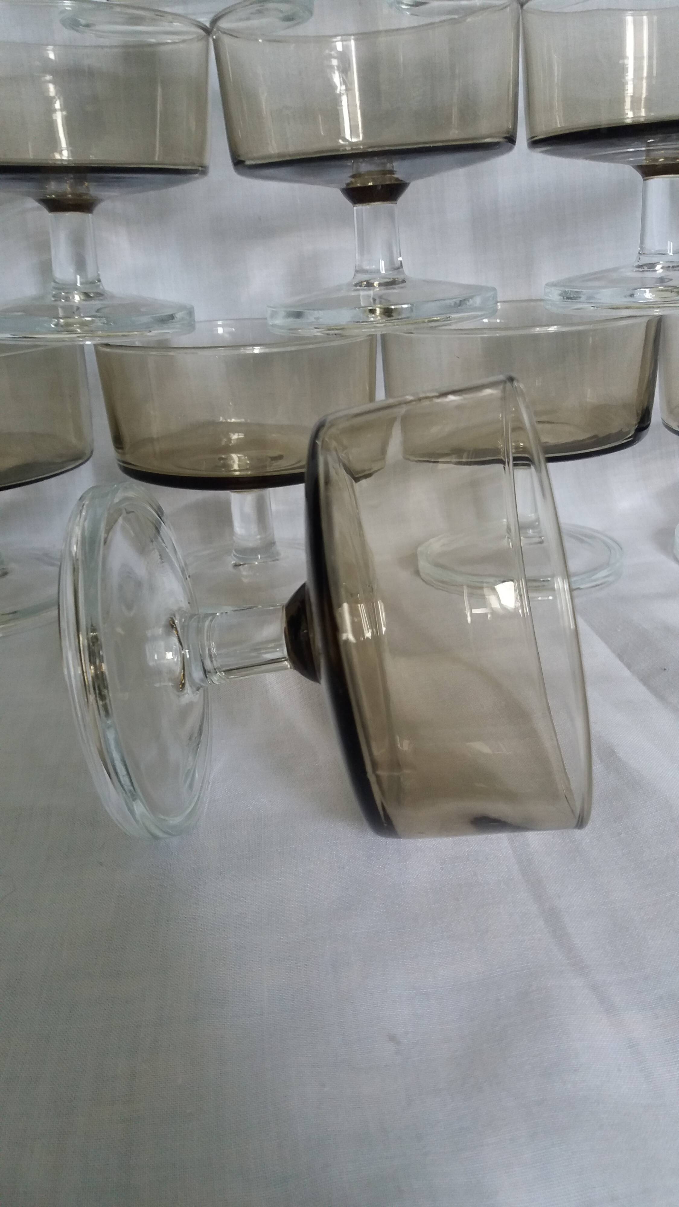 Ice cream coupe, stemmed glass, smoked glass verrines "space age"