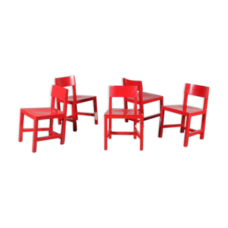 Chaises Shaker  par Atelier van Lieshout pour Moooi aux Pays-Bas