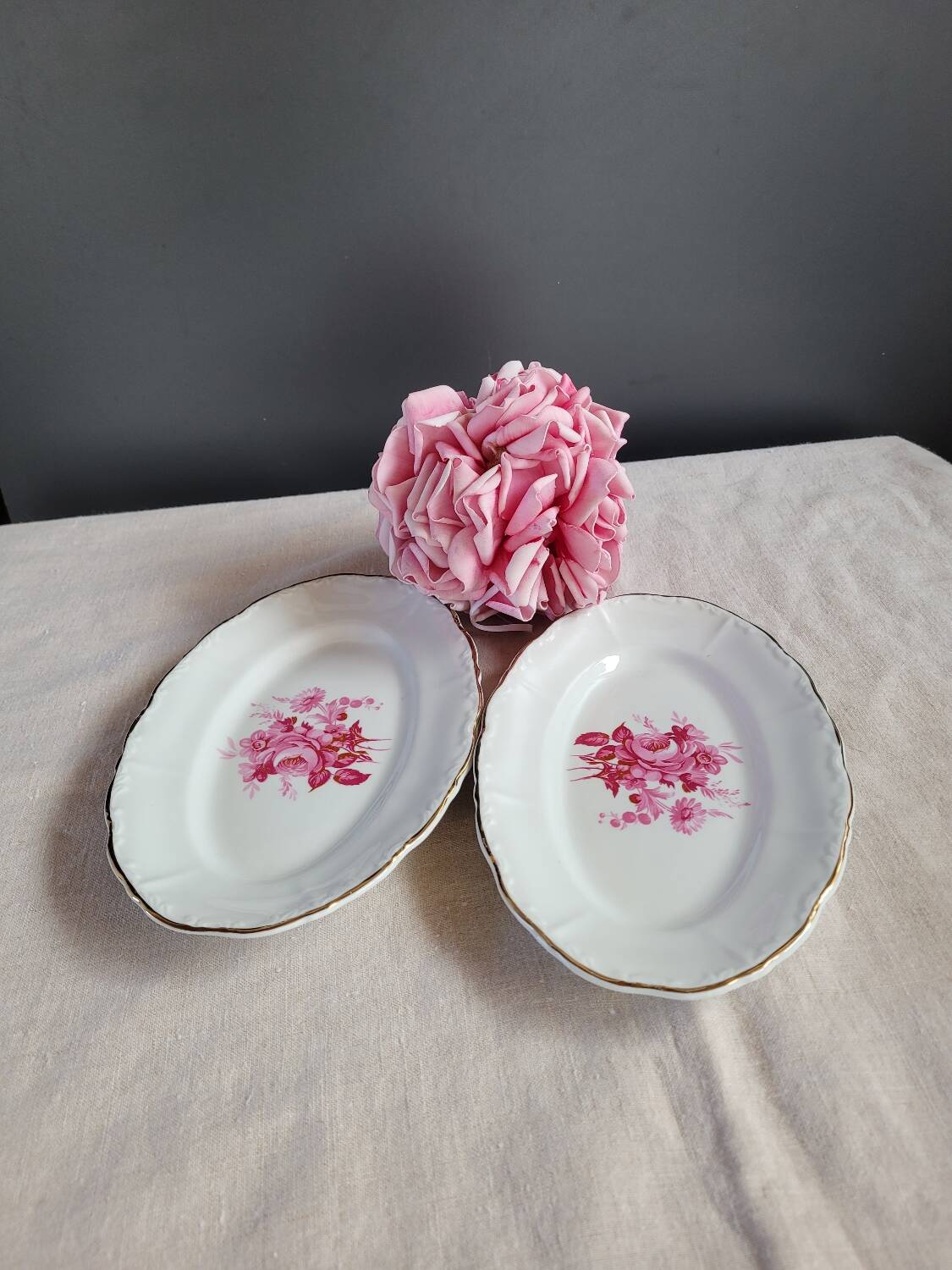 Soup tureen, gravy boat and serving dishes