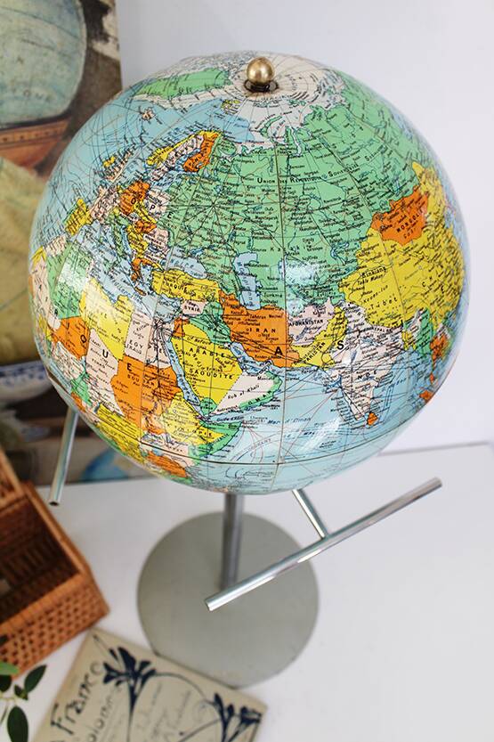 Girard and Barrère terrestrial globe
