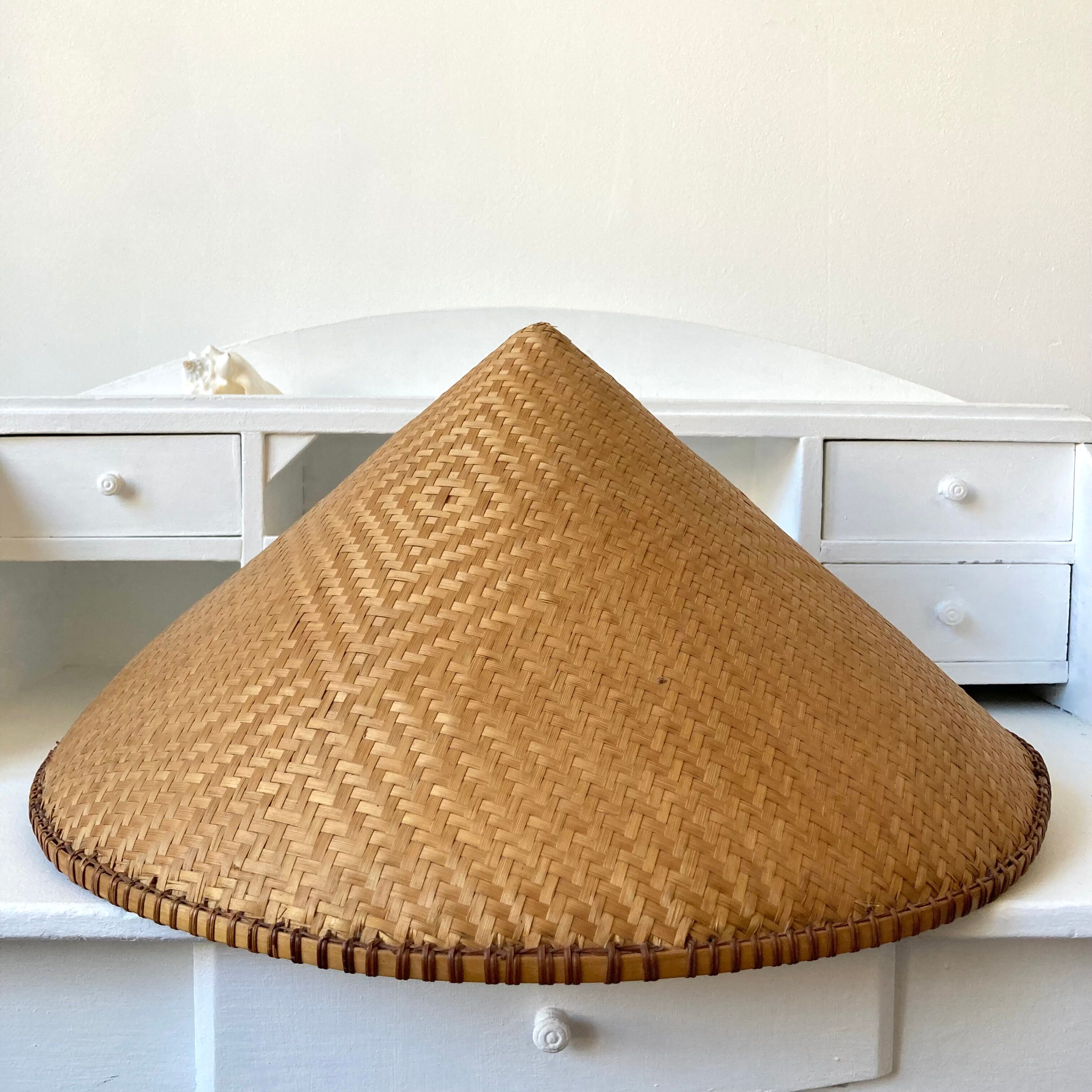 Chapeau asiatique tressé