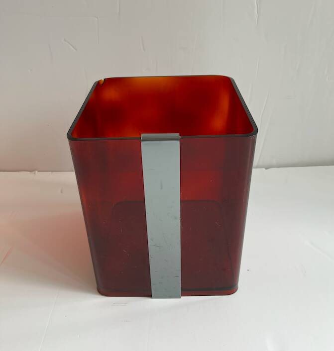 Paper bin Michel Dumas