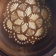 Assiette sculptée en bois