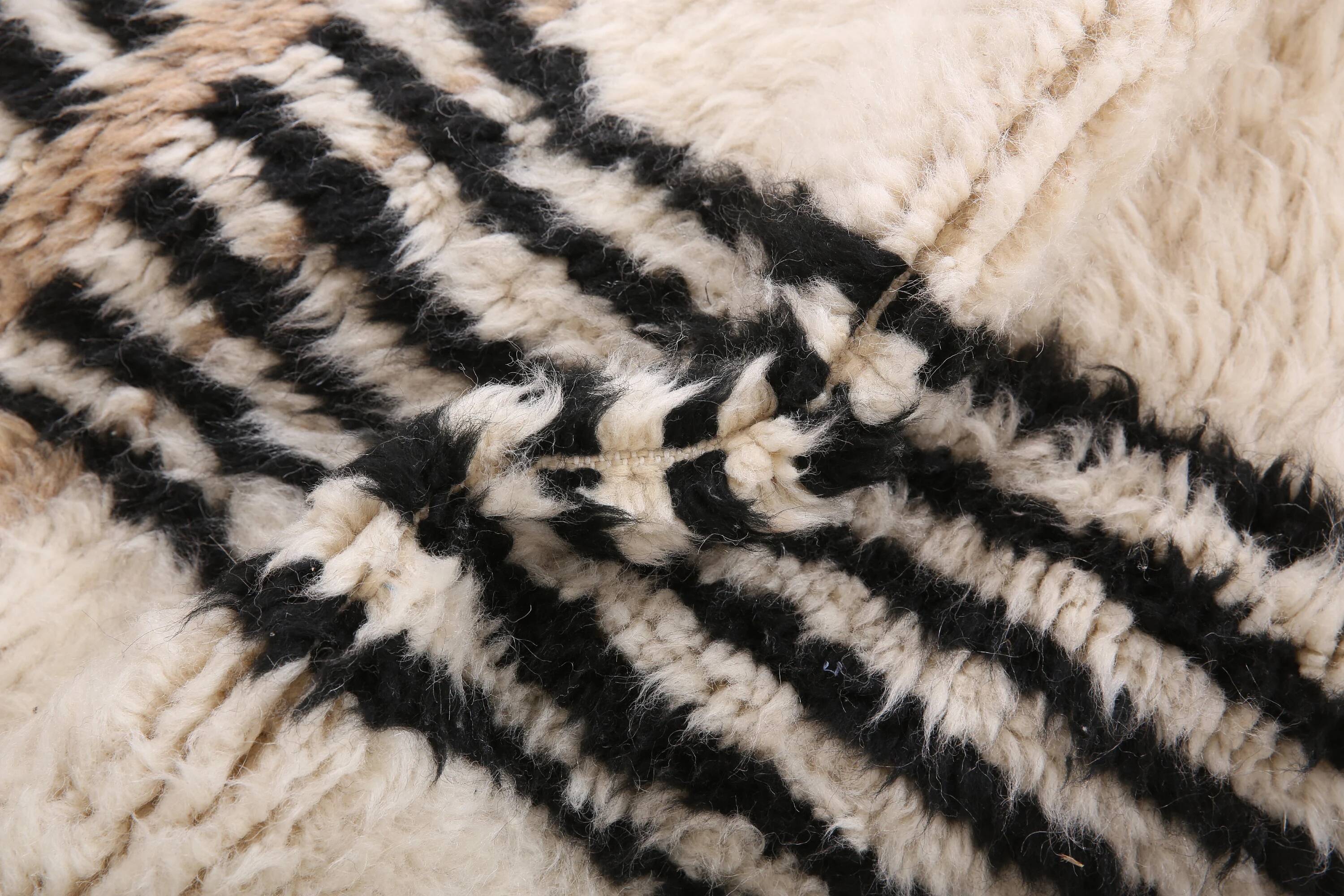 Moroccan rug made of natural wool, handmade, 2.5x1.5 m.