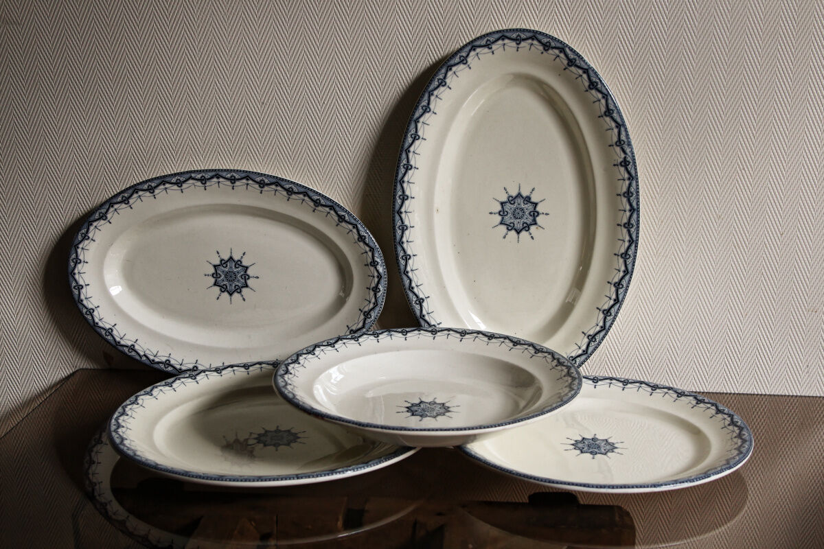 Set of 5 iron earth dishes