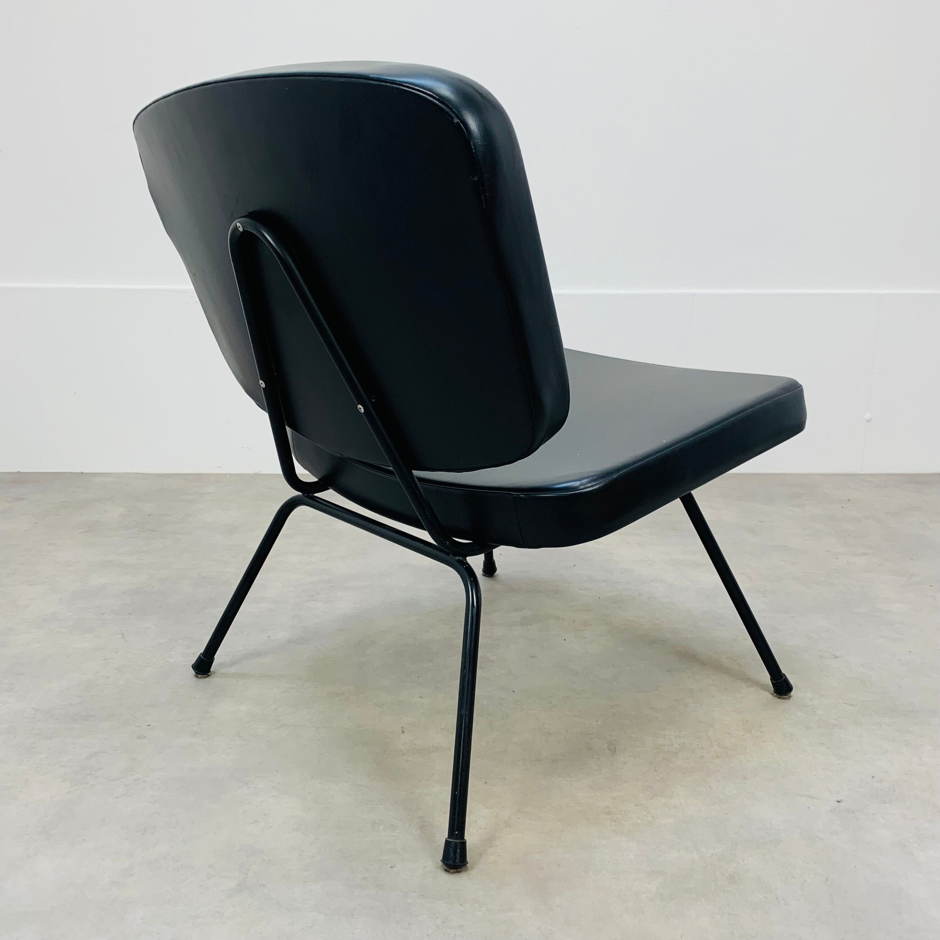 Chauffeuse CM190 Pierre Paulin pour Thonet