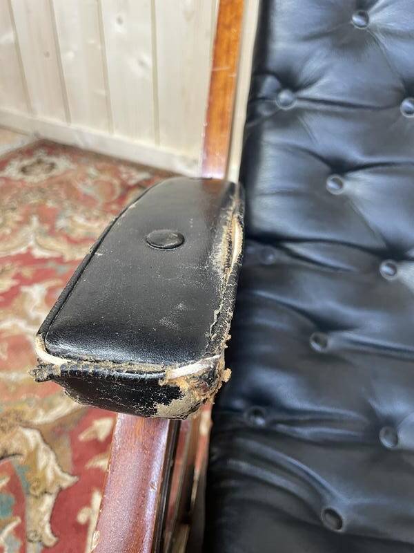 Fauteuil de bateau chesteefield en acajou et cuir