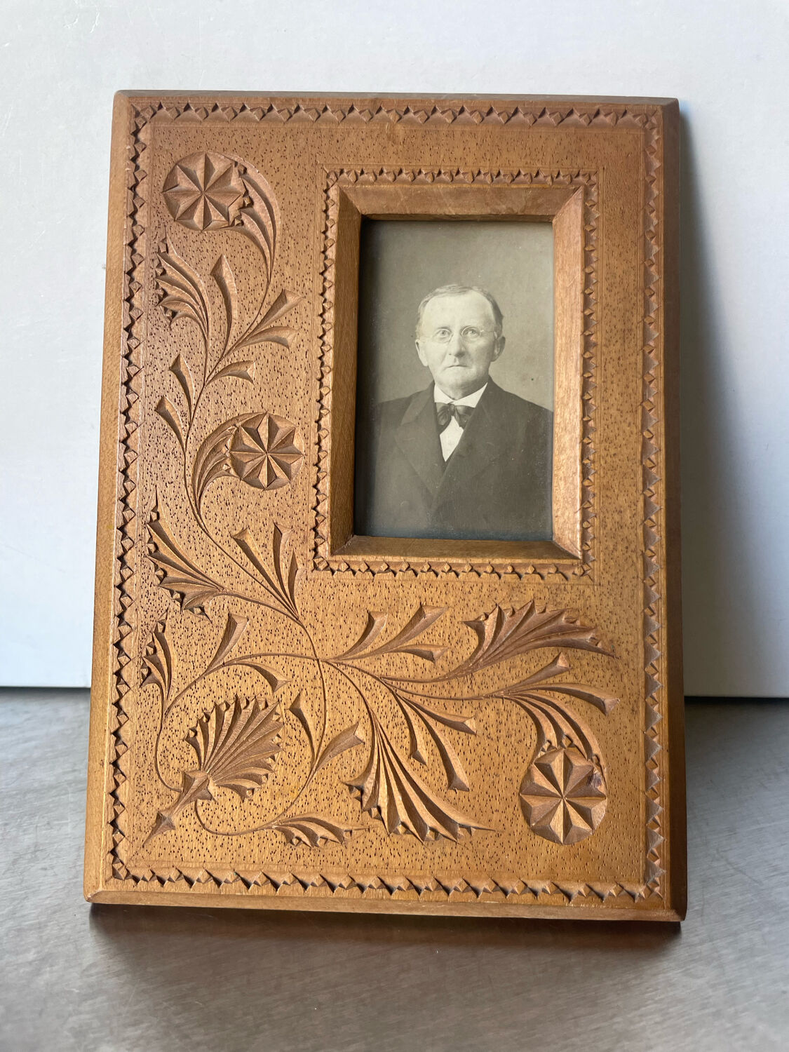 Antique hand carved  frame solid wood  19.5 cm x 13.5 cm