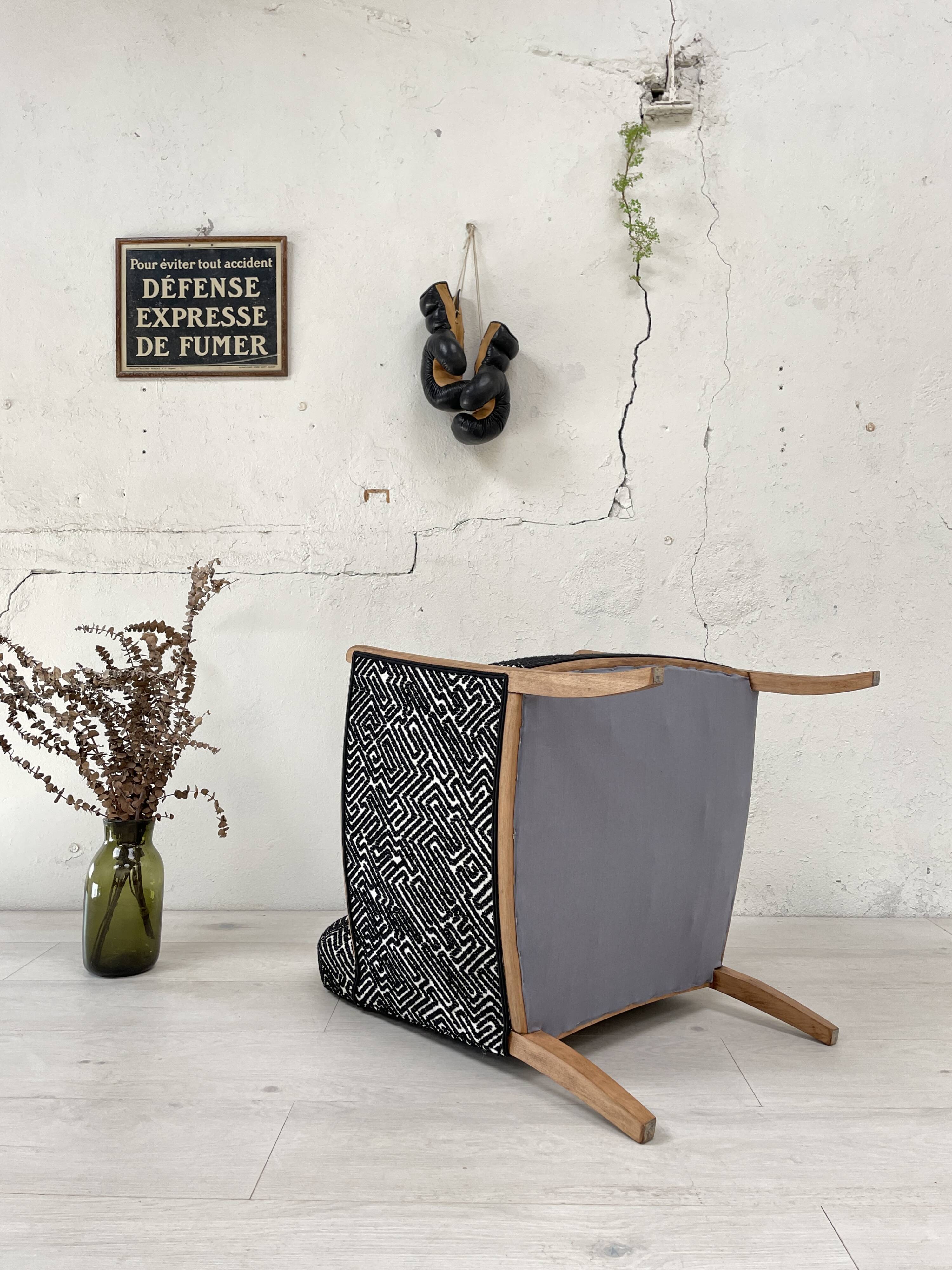 Club armchair in wood and fabric.