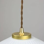 Lampe suspendue vintage en opaline et laiton
