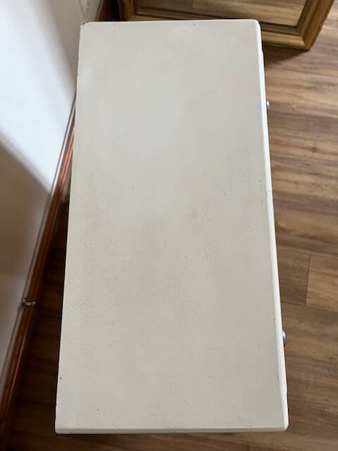 White chest of drawers