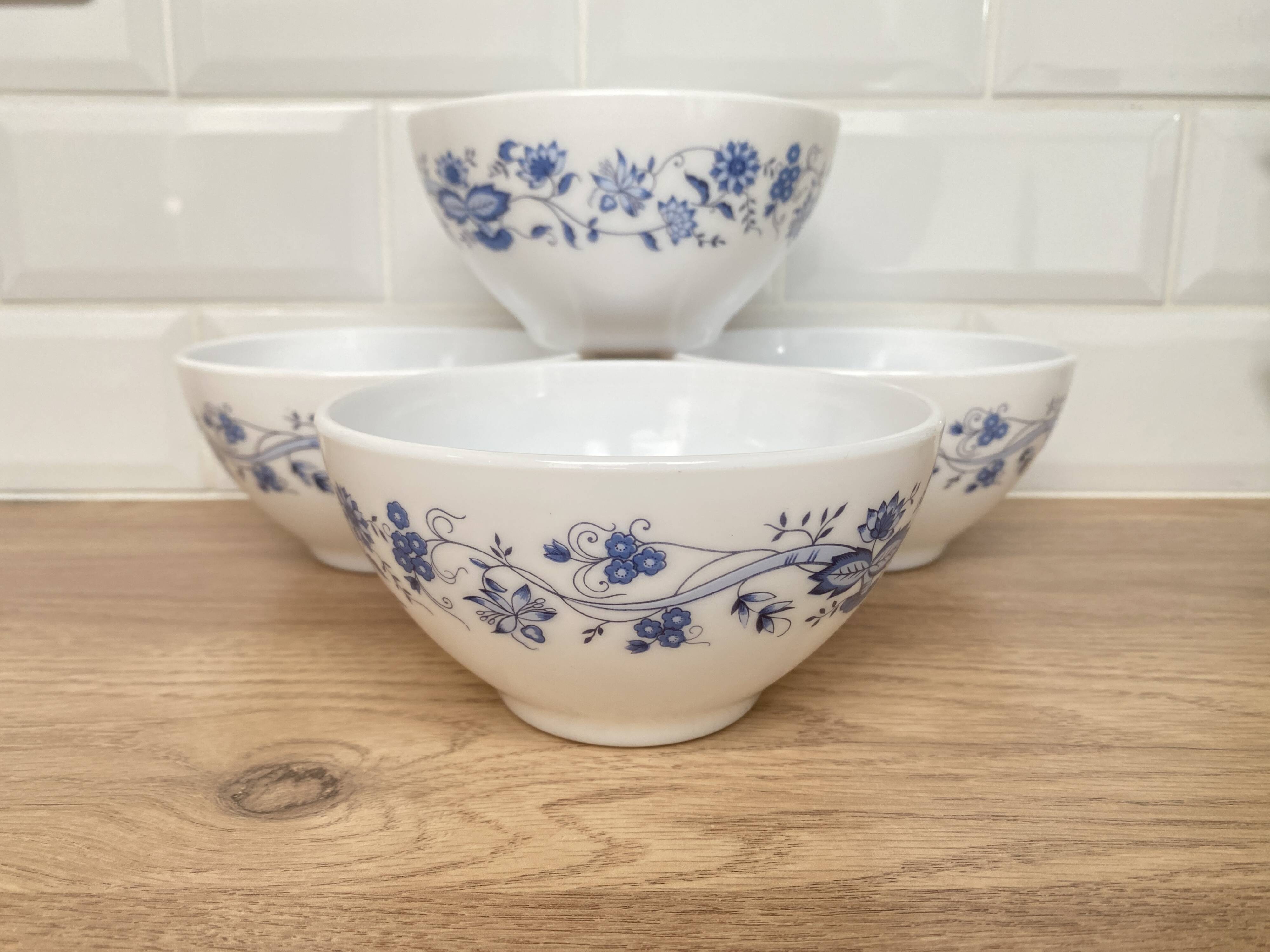 Set of 4 Arcopal Antar Bowls