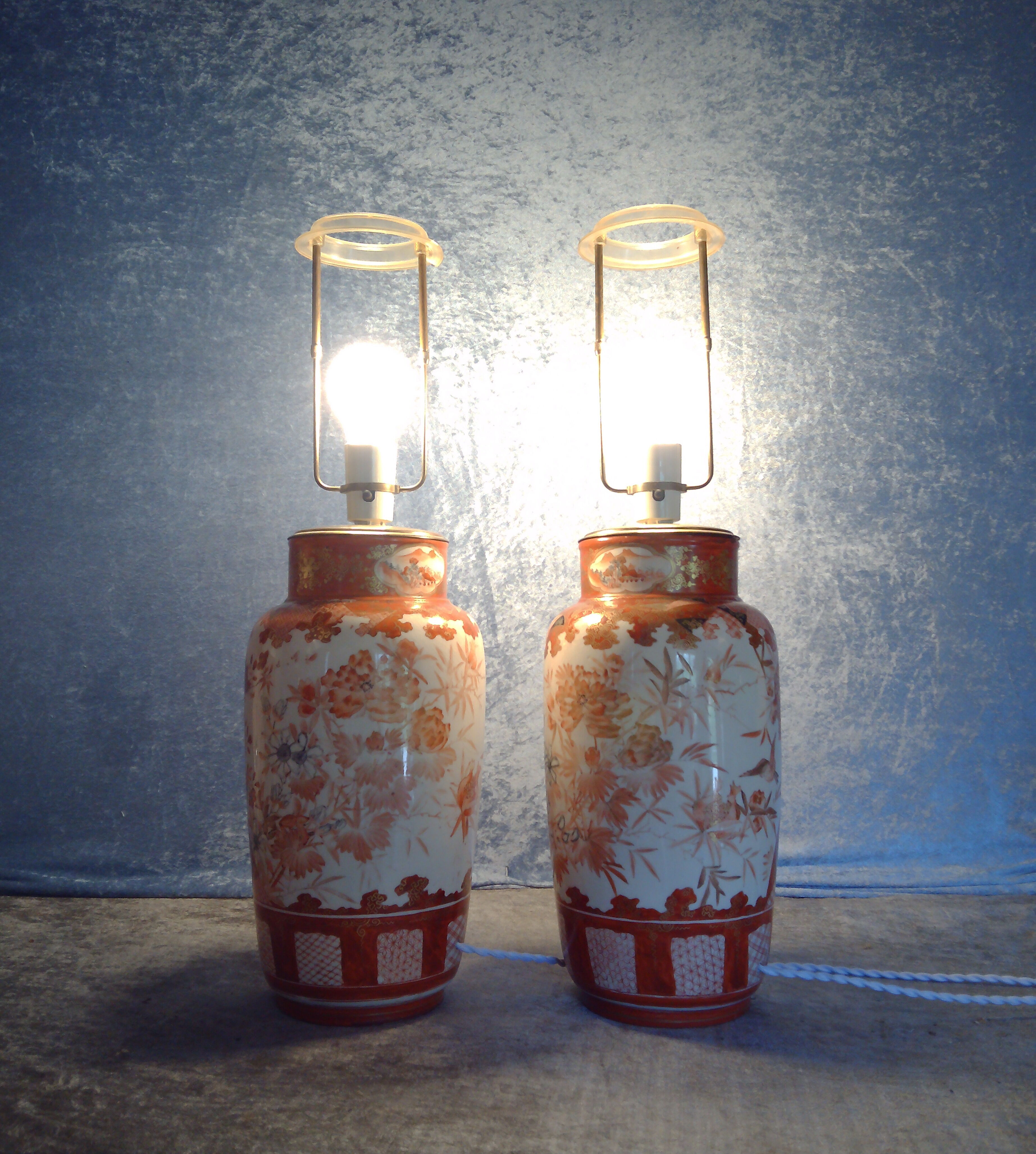 Japanese Kutani tablelamps made from porcelain vases from Meiji period (1868-1912). A pair.