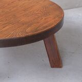 Table basse en chêne brutaliste circulaire belge du milieu du siècle