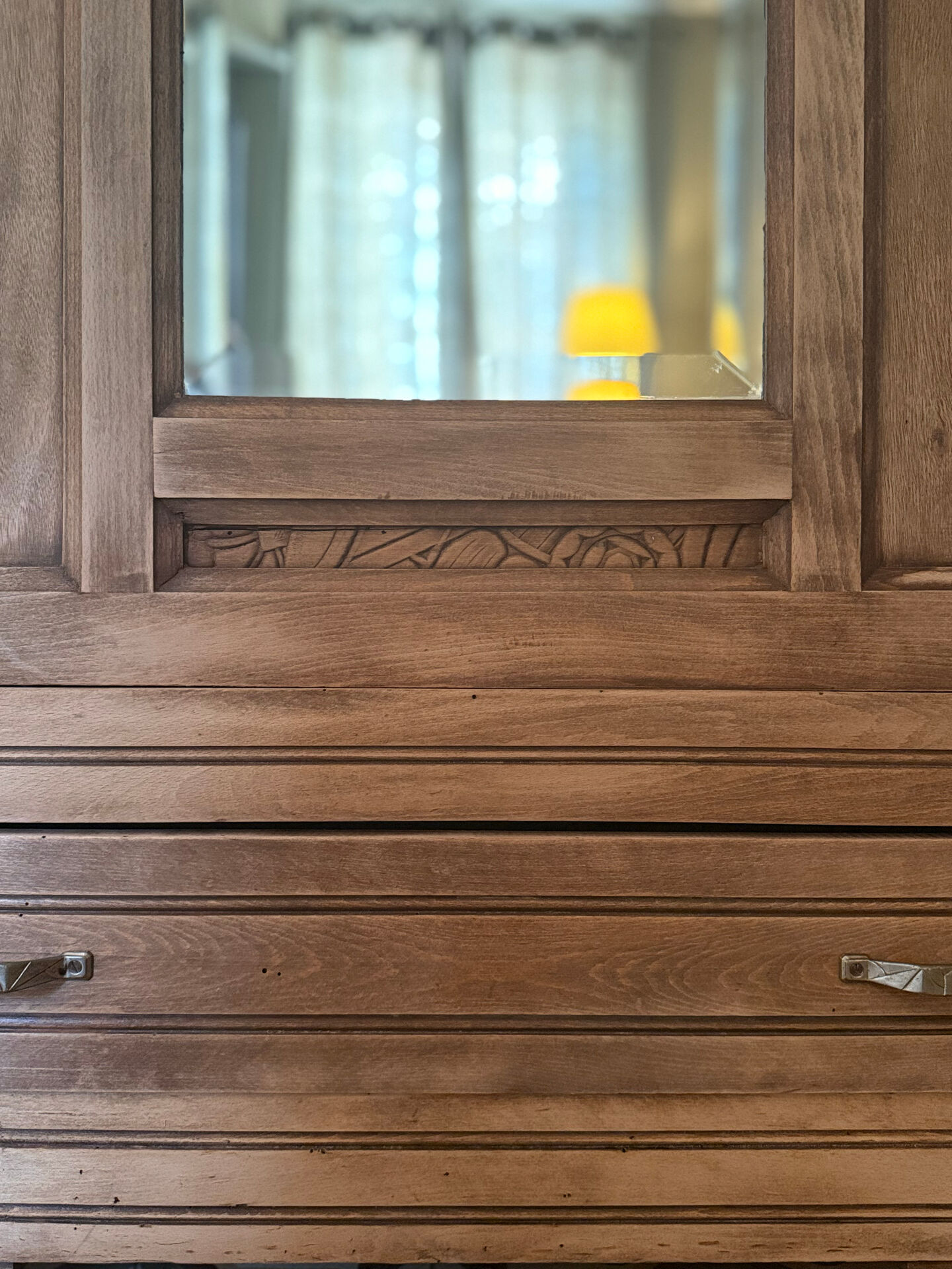 Parisian wardrobe bonnetière