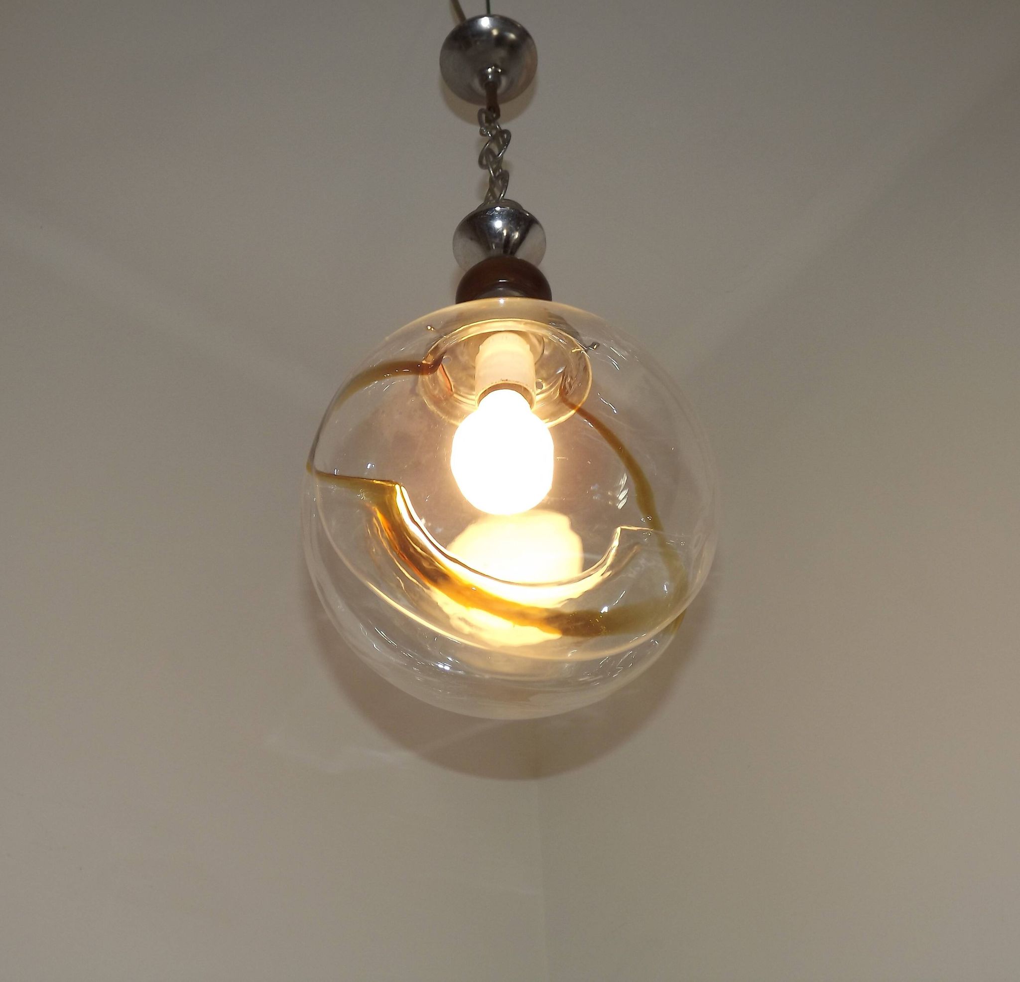 Suspension en verre de Murano ambré dans le goût de Mazzega
